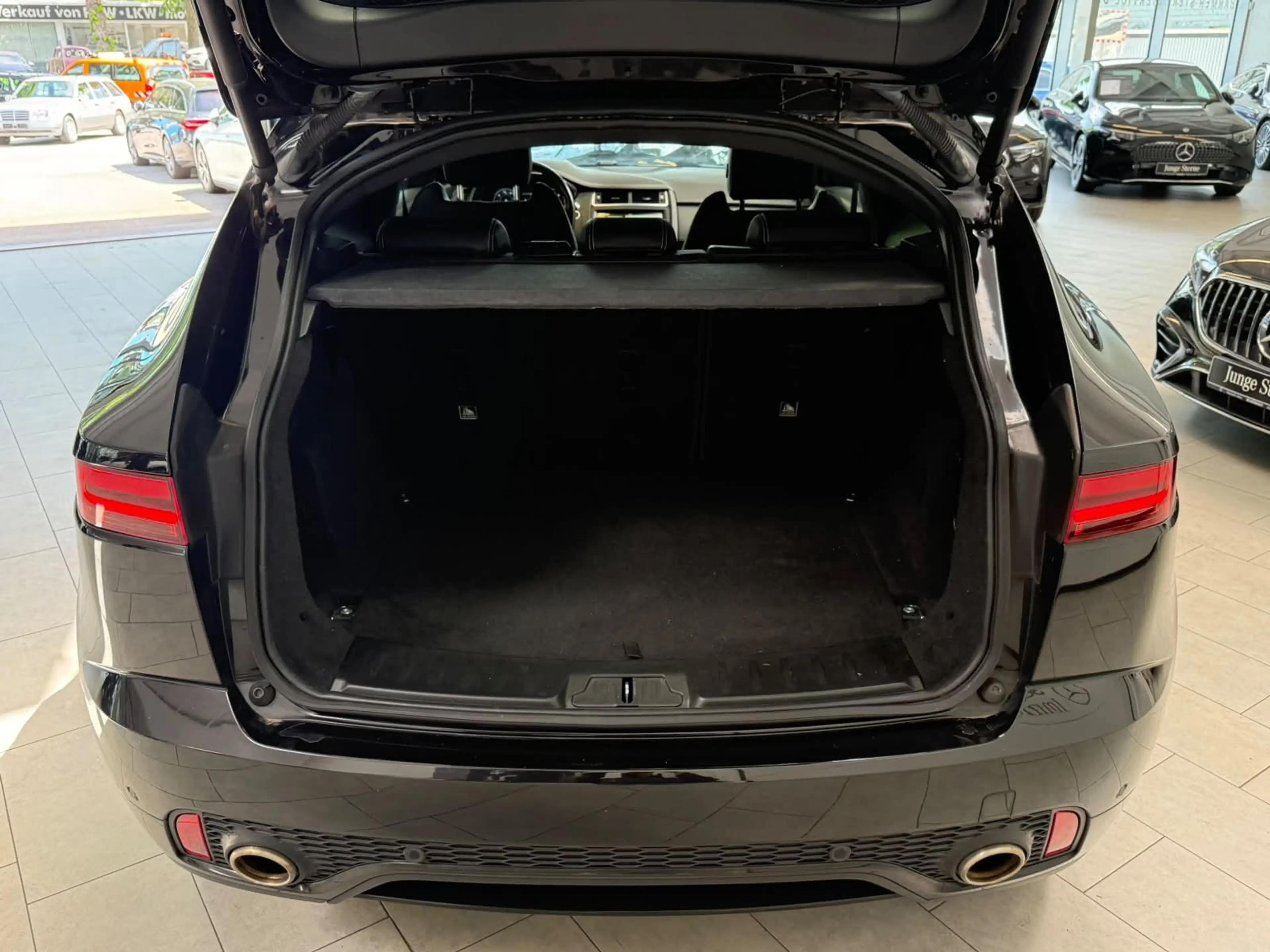 Jaguar E-Pace E-PACE R-Dynamic SE D180 AWD - VK nur an GEWERBE — photo 8