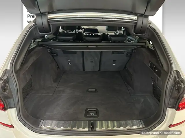 BMW 3 Series view 11