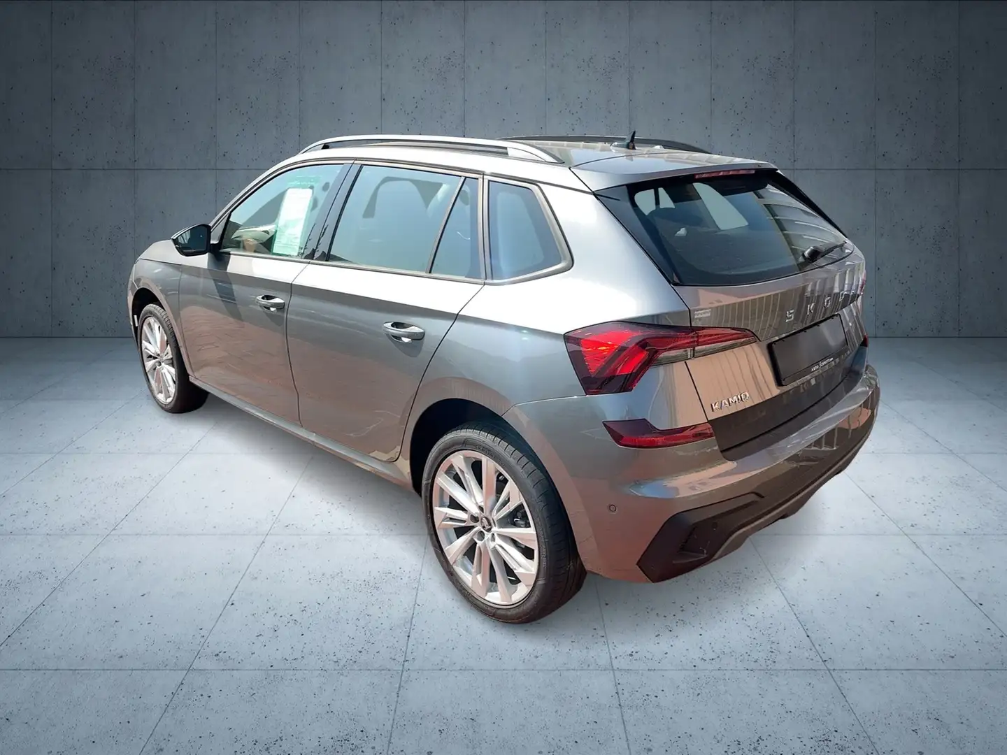 Skoda Kamiq 1.5 TSI Selection DSG LED Navi Sitzheizung DAB Grau - 2