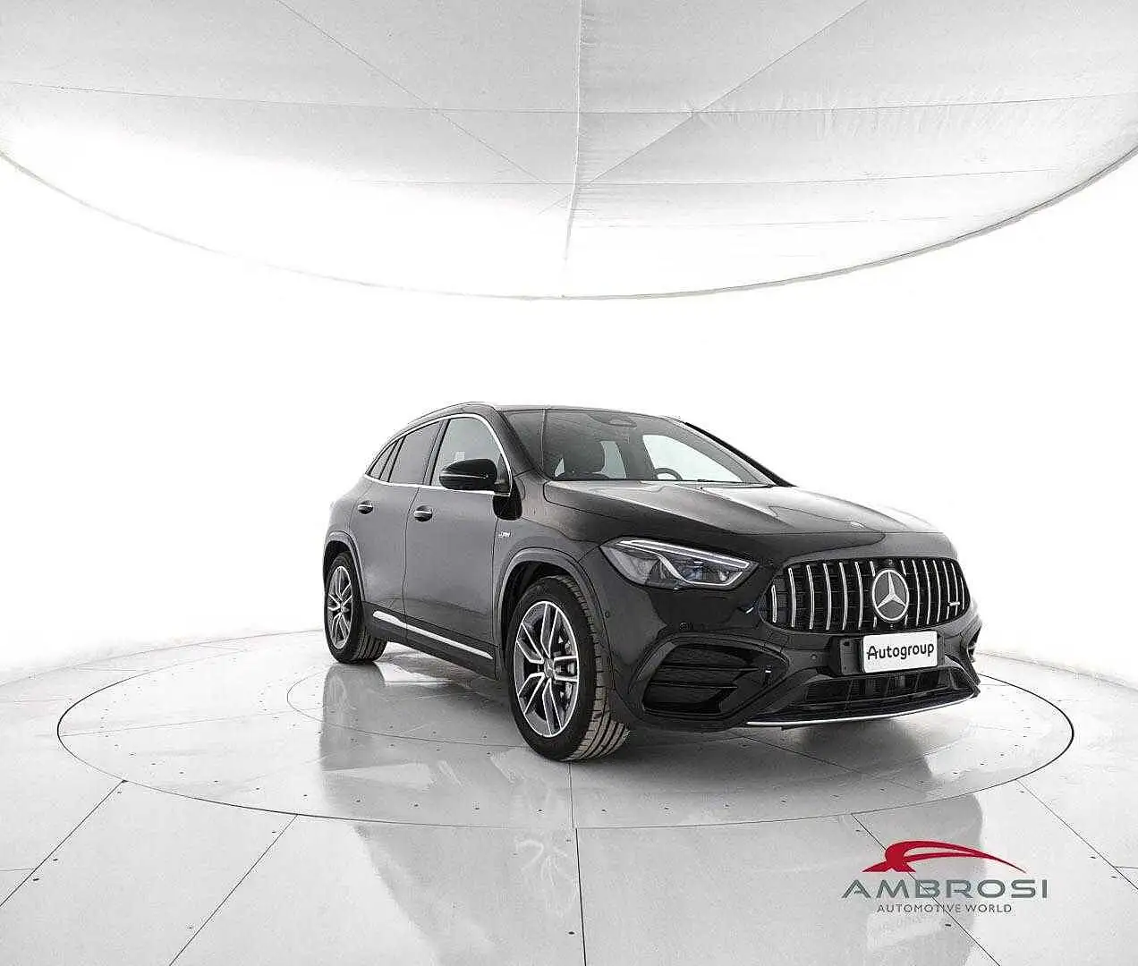 Mercedes-Benz GLA 35 AMG AMG 35 Premium AMG 4matic auto Černá - 2