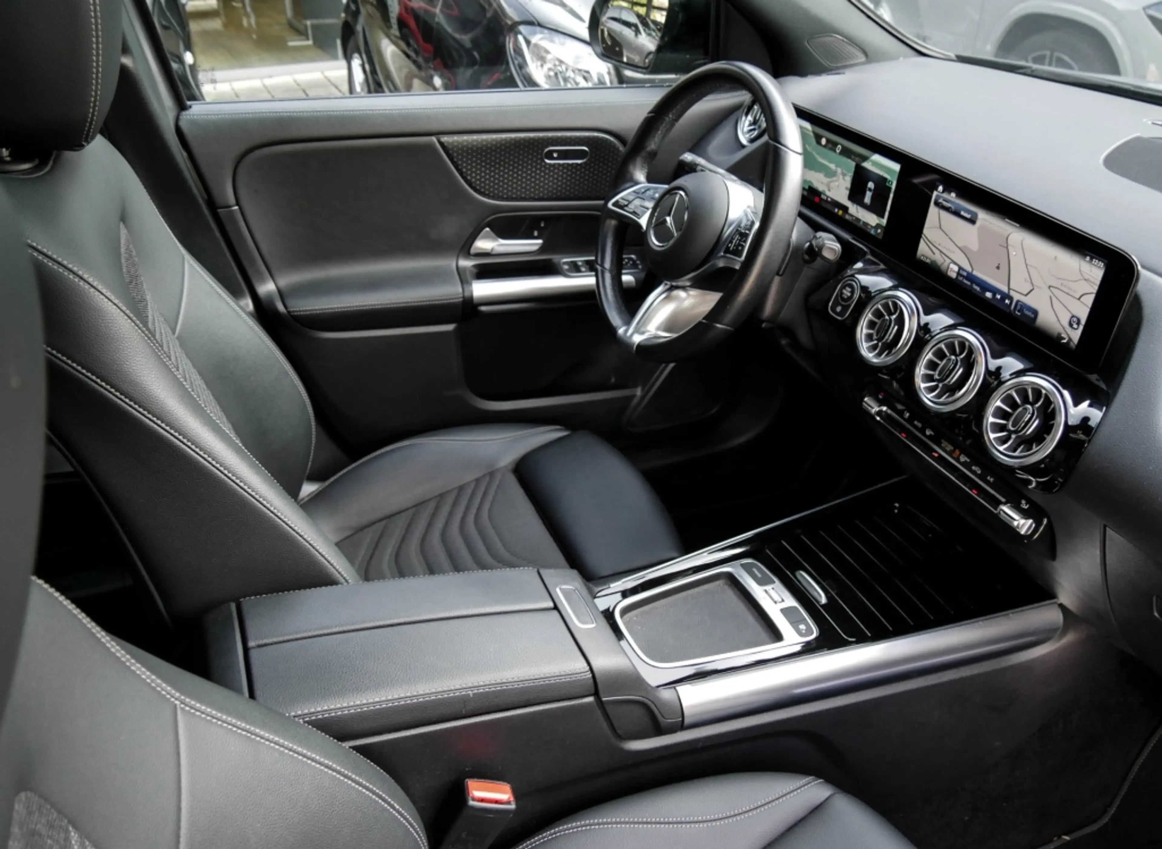 Mercedes-Benz GLA 200 d Progressive/Pano/Night/Totw/Cam/Keyl — photo 4