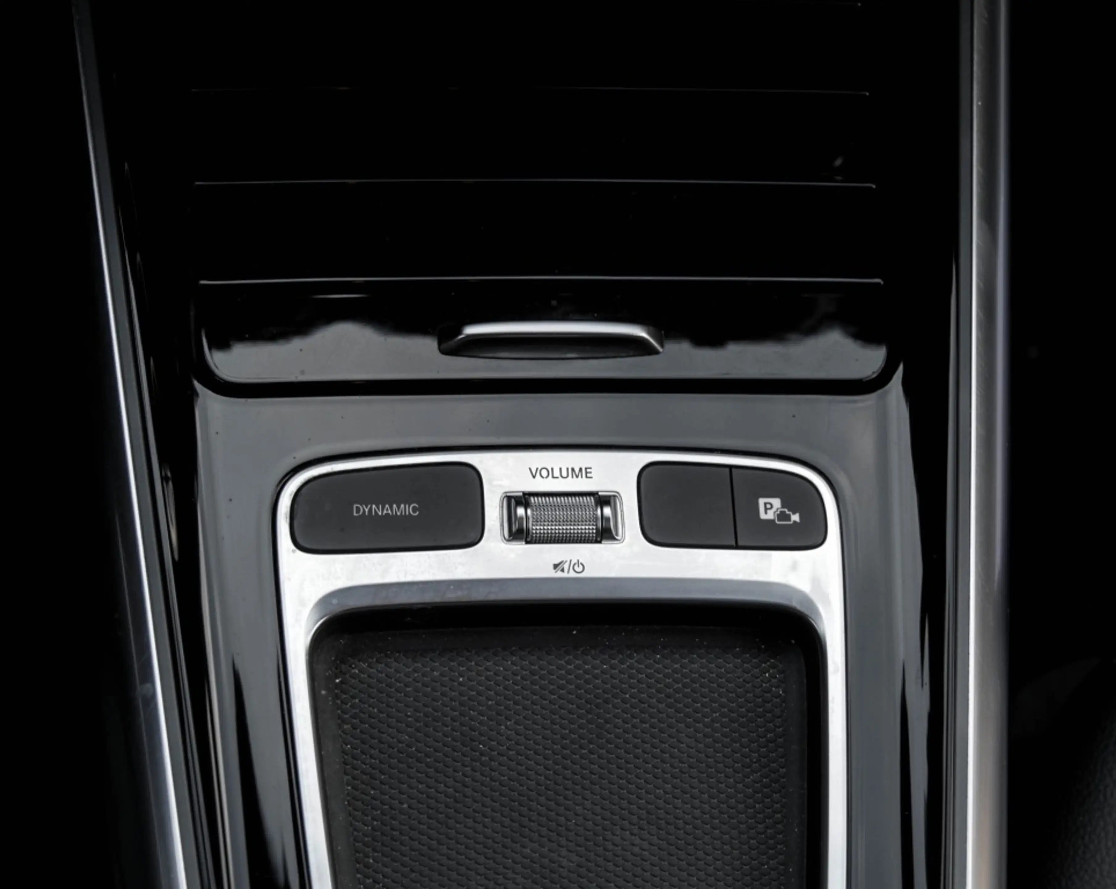 Mercedes-Benz GLA 200 d Progressive/Pano/Night/Totw/Cam/Keyl — photo 12