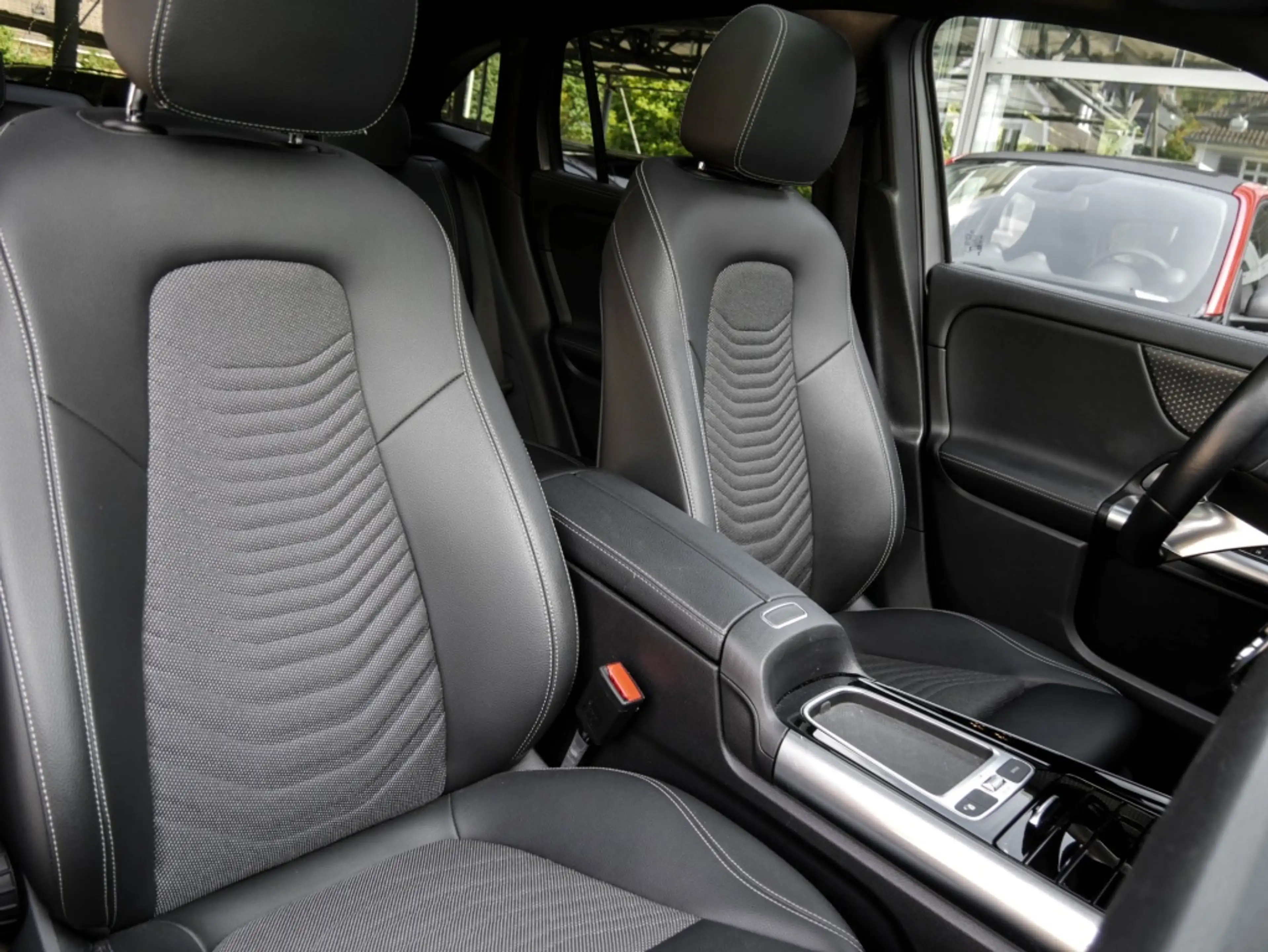 Mercedes-Benz GLA 200 d Progressive/Pano/Night/Totw/Cam/Keyl — photo 7