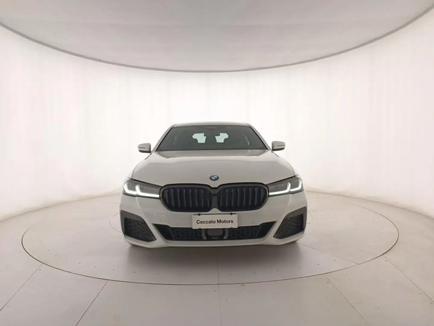 BMW 540 d Touring mhev 48V xdrive Msport auto Bianco - 2