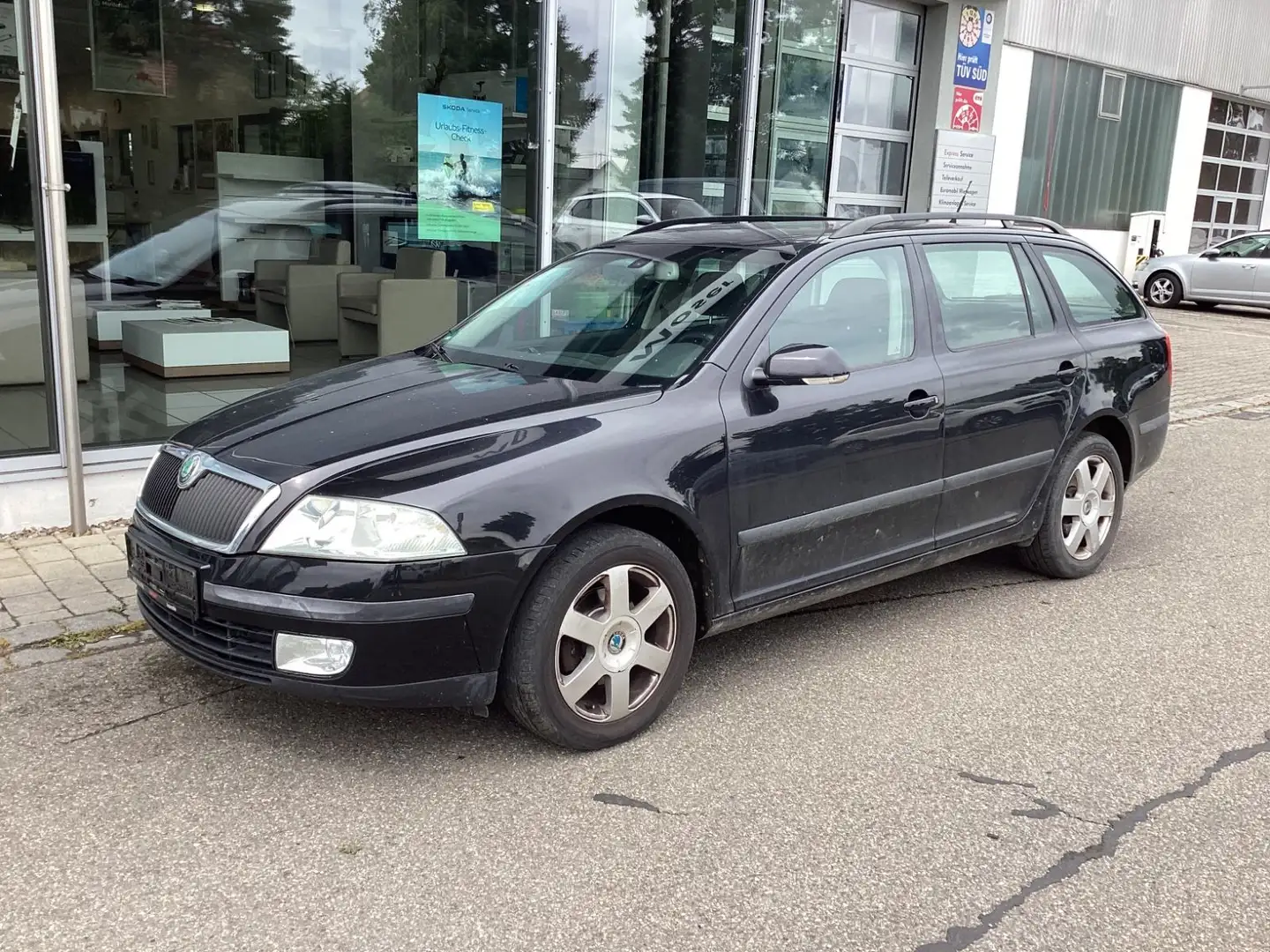 Skoda Octavia Combi 1.6 FSI Elegance/PDC/SHZ/AHK Schwarz - 1