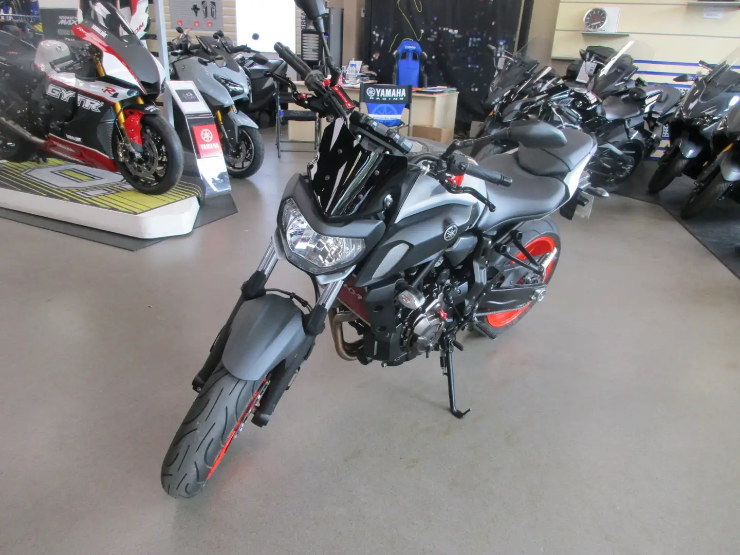Yamaha MT-07 Gris - 2