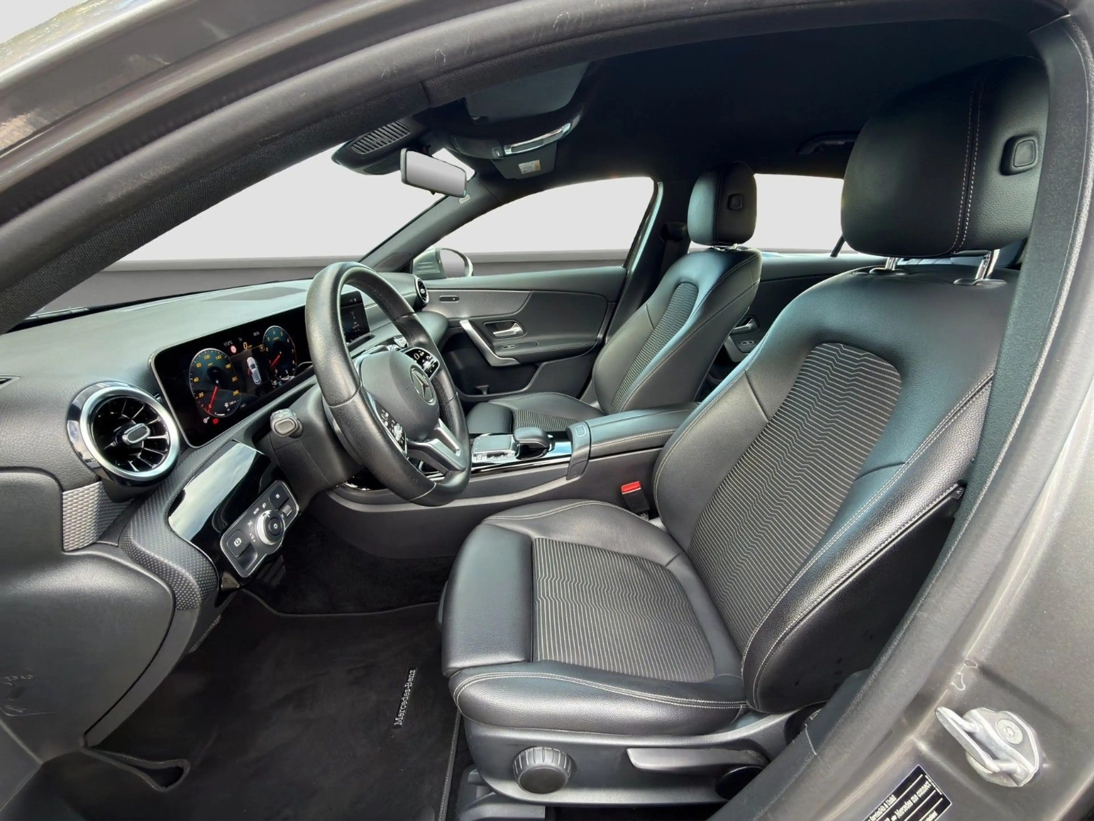 Mercedes-Benz A 220 A220*WideScreen*LED*PDC*Navi*CarPlay* — photo 11