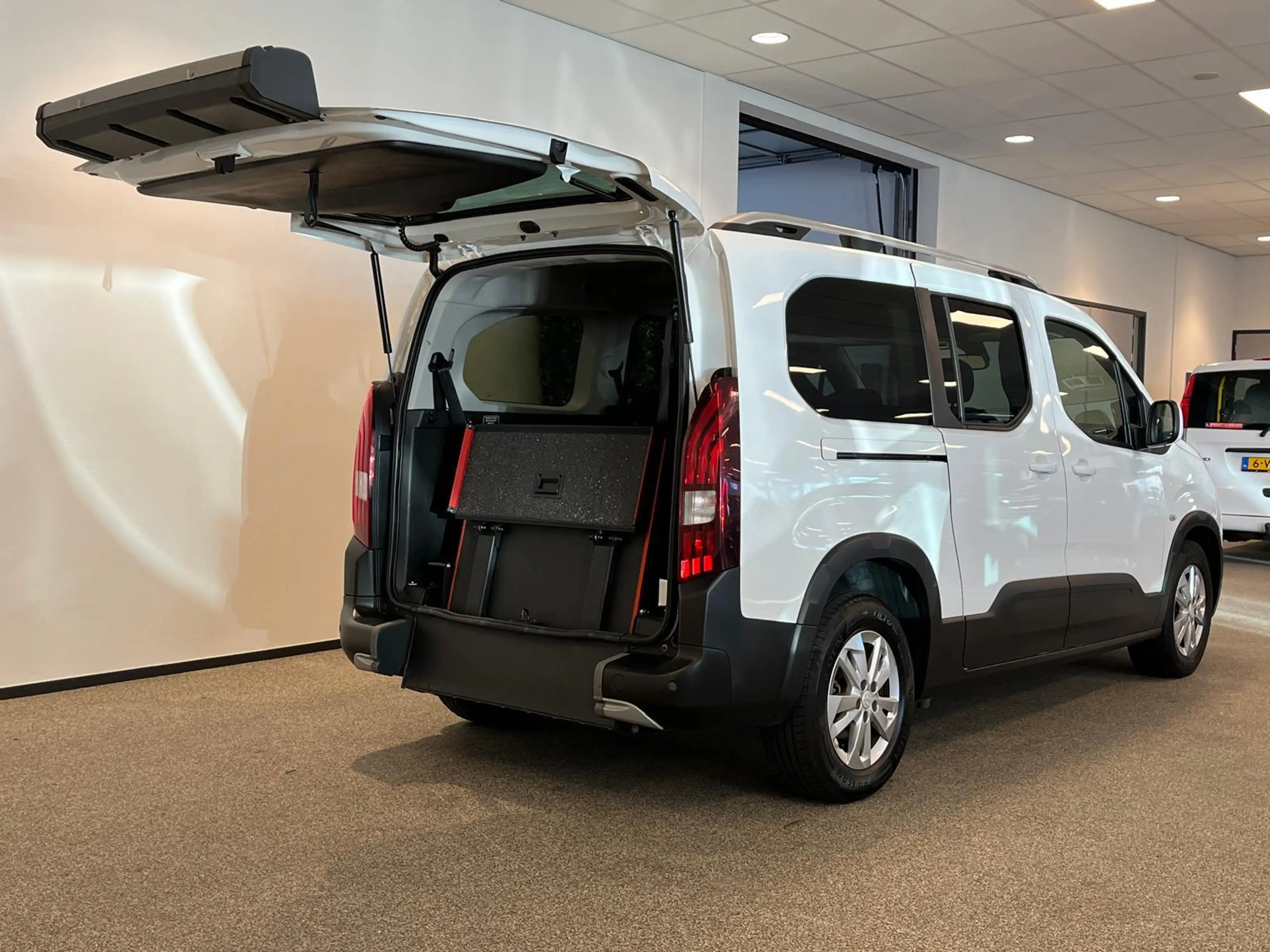 Peugeot Rifter L2 Rolstoelauto Automaat 5+1 — photo 5