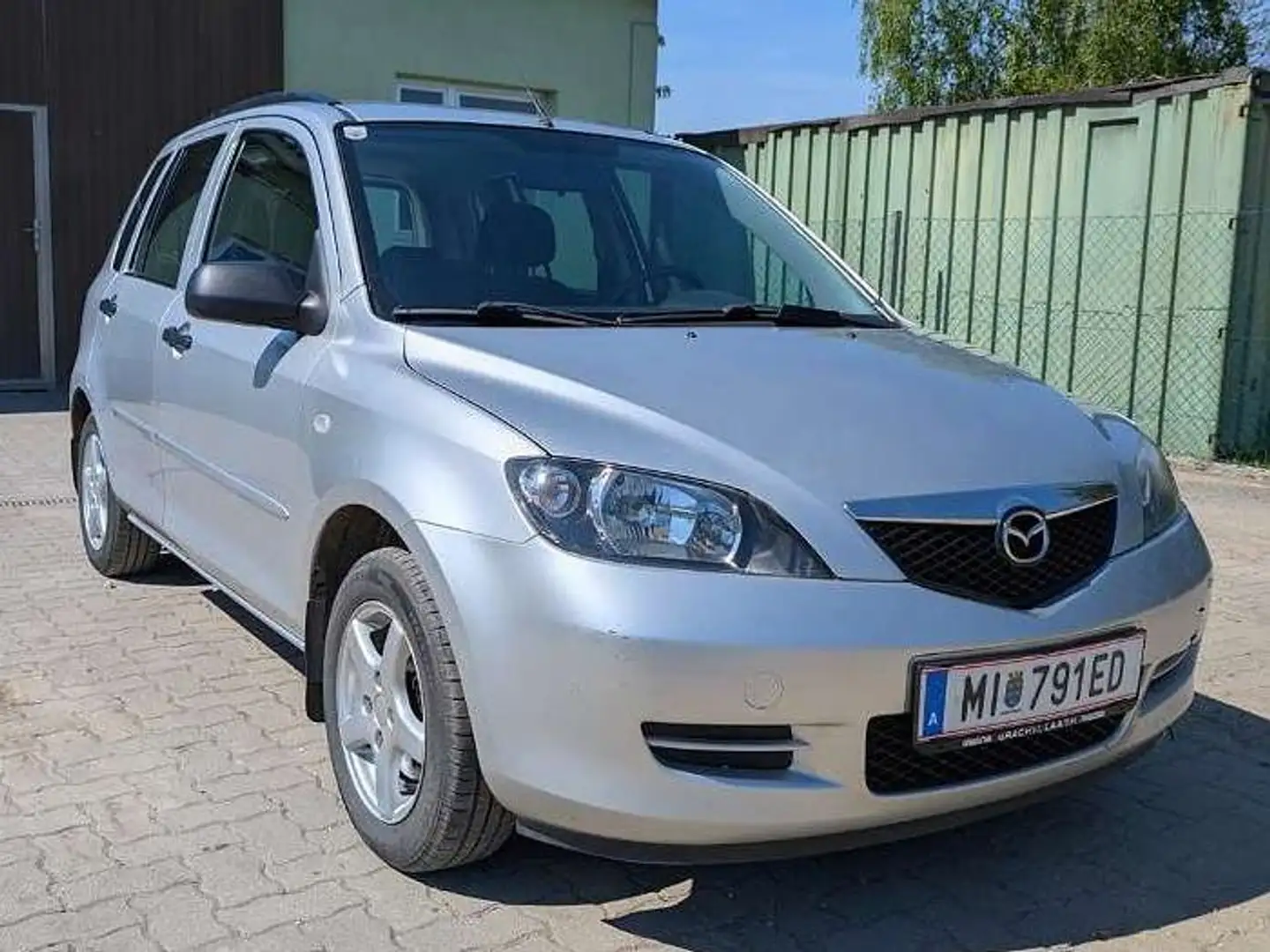 Mazda 2 Mazda 2 CD68 Silber - 1