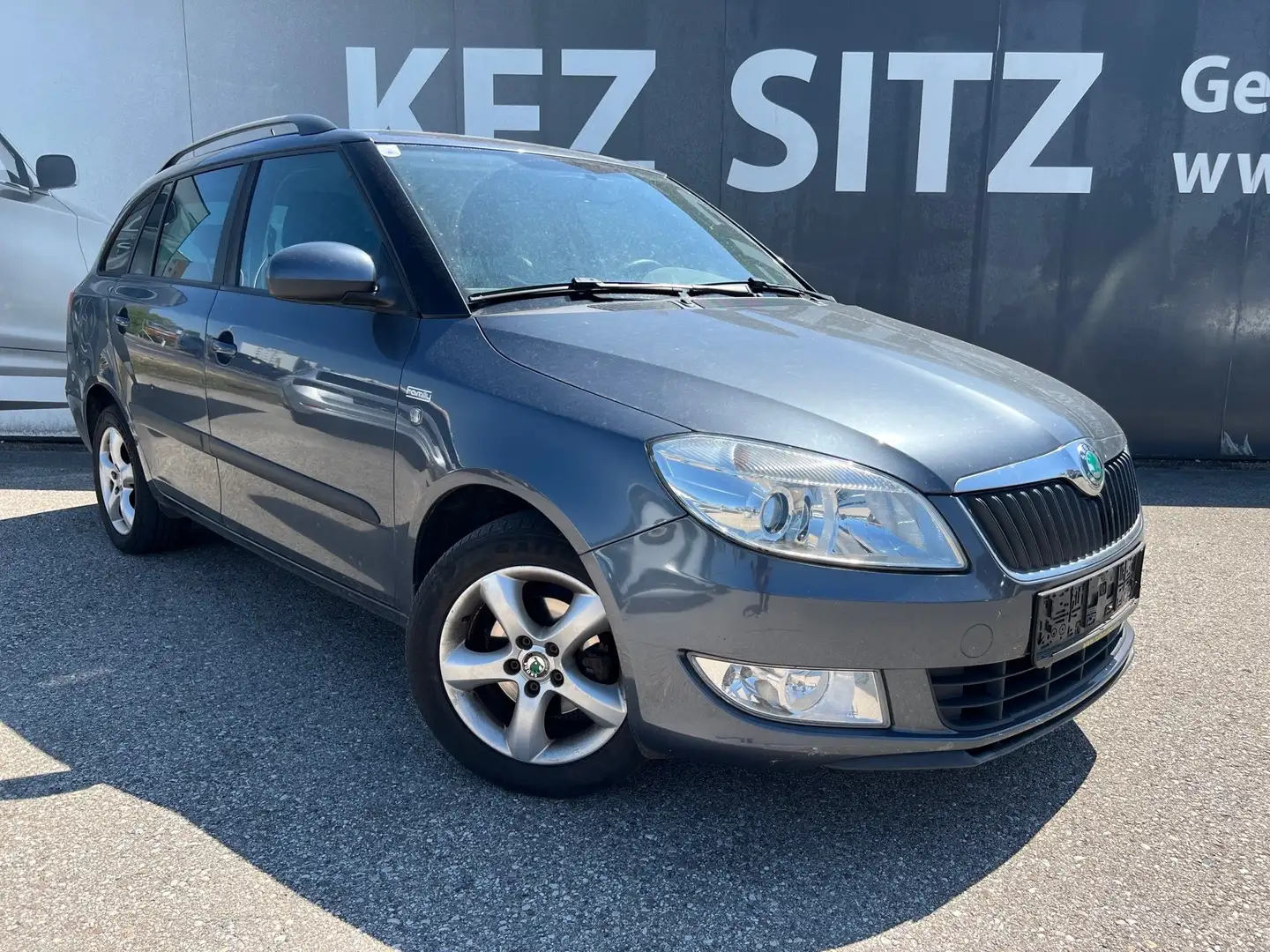 Skoda Fabia Combi Family 1,2 TSI Grau - 1