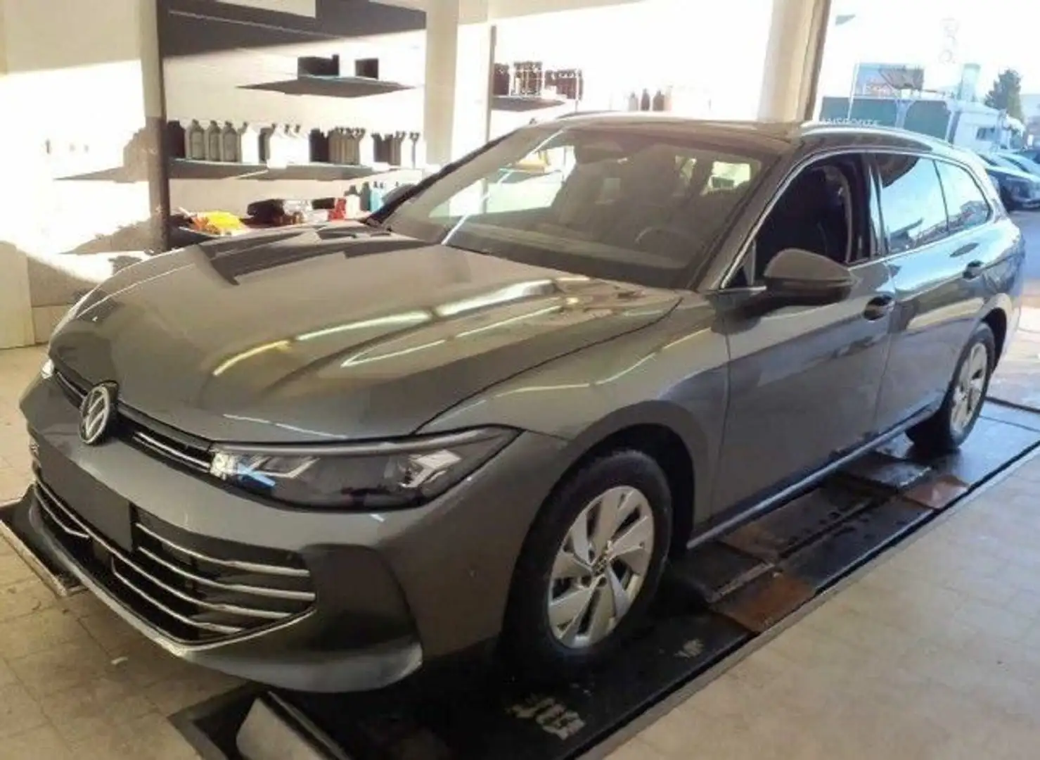 Volkswagen Passat Variant 2.0 TDI SCR DSG Business *LED*AHK Grau - 2