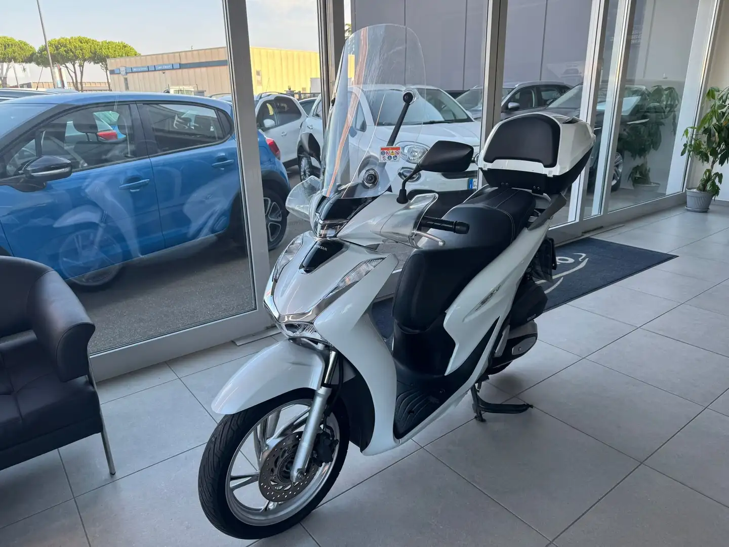Honda SH 125 Alb - 1