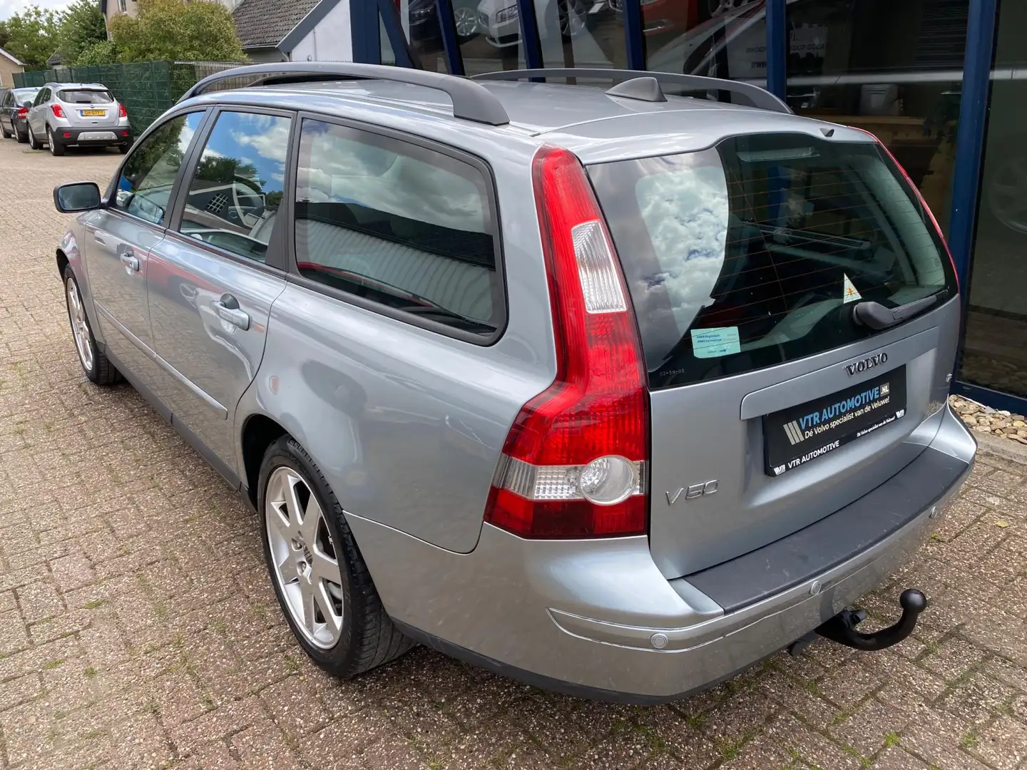 Volvo V50 1.8 Edition II DEALER ONDERHOUDEN / SUNROOF / TREK Gris - 2