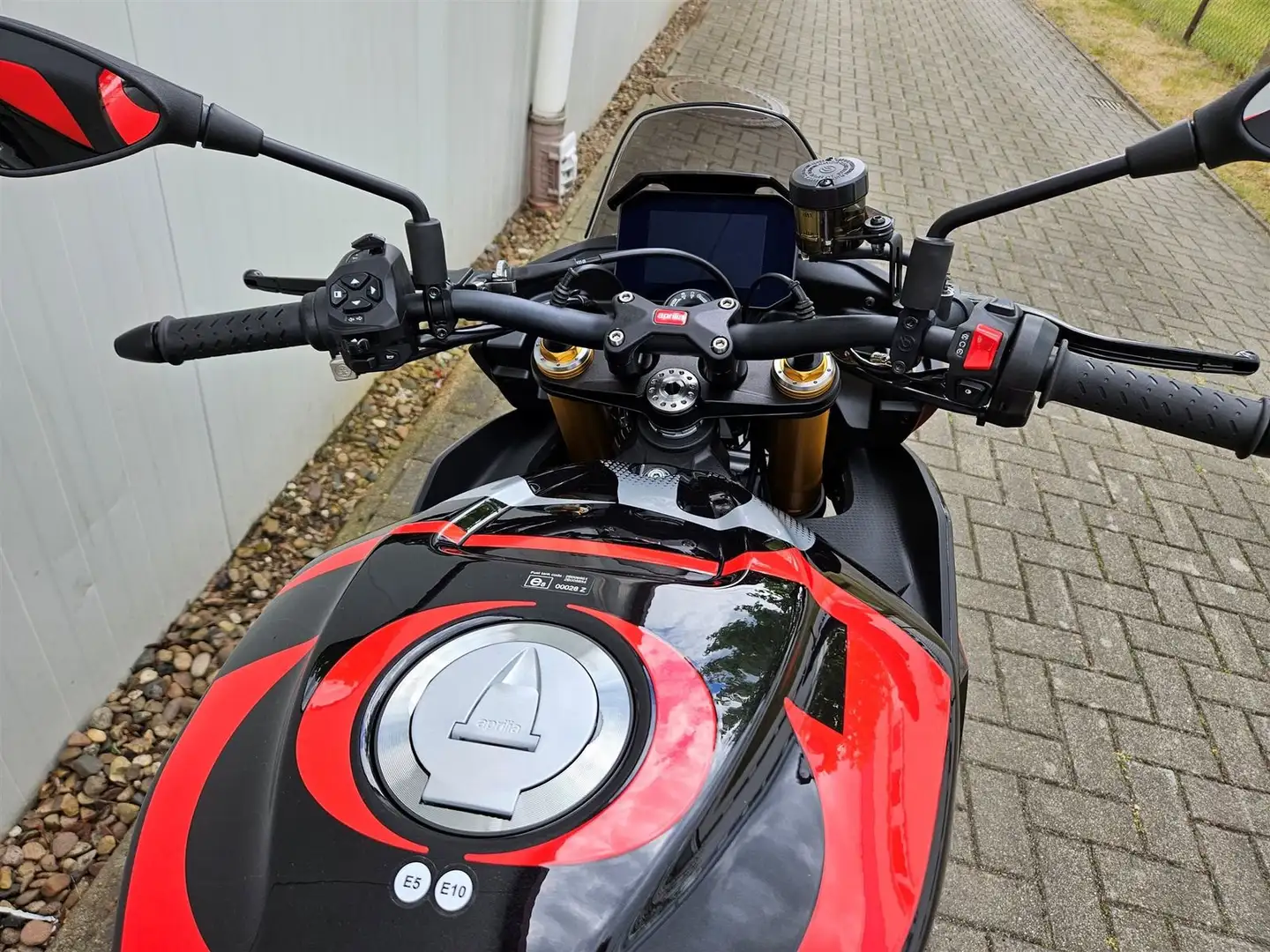 Aprilia Tuono V4 1100 Factory sofort lieferbar! 2025! Schwarz - 2