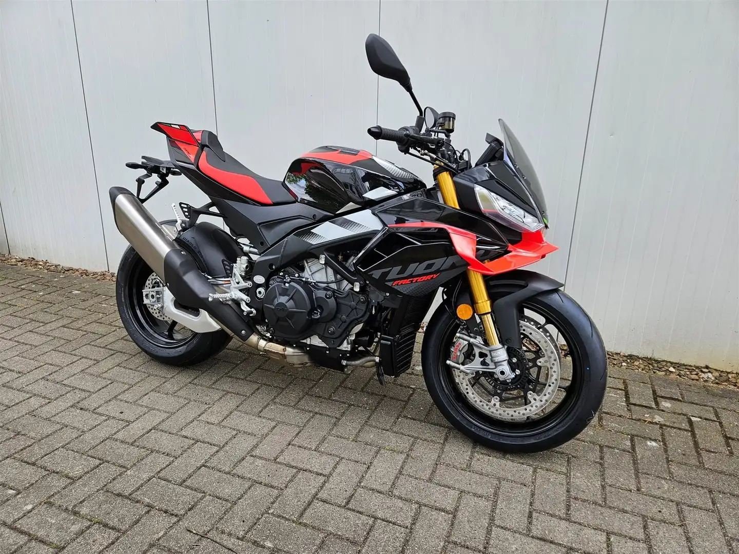 Aprilia Tuono V4 1100 Factory sofort lieferbar! 2025! Schwarz - 1