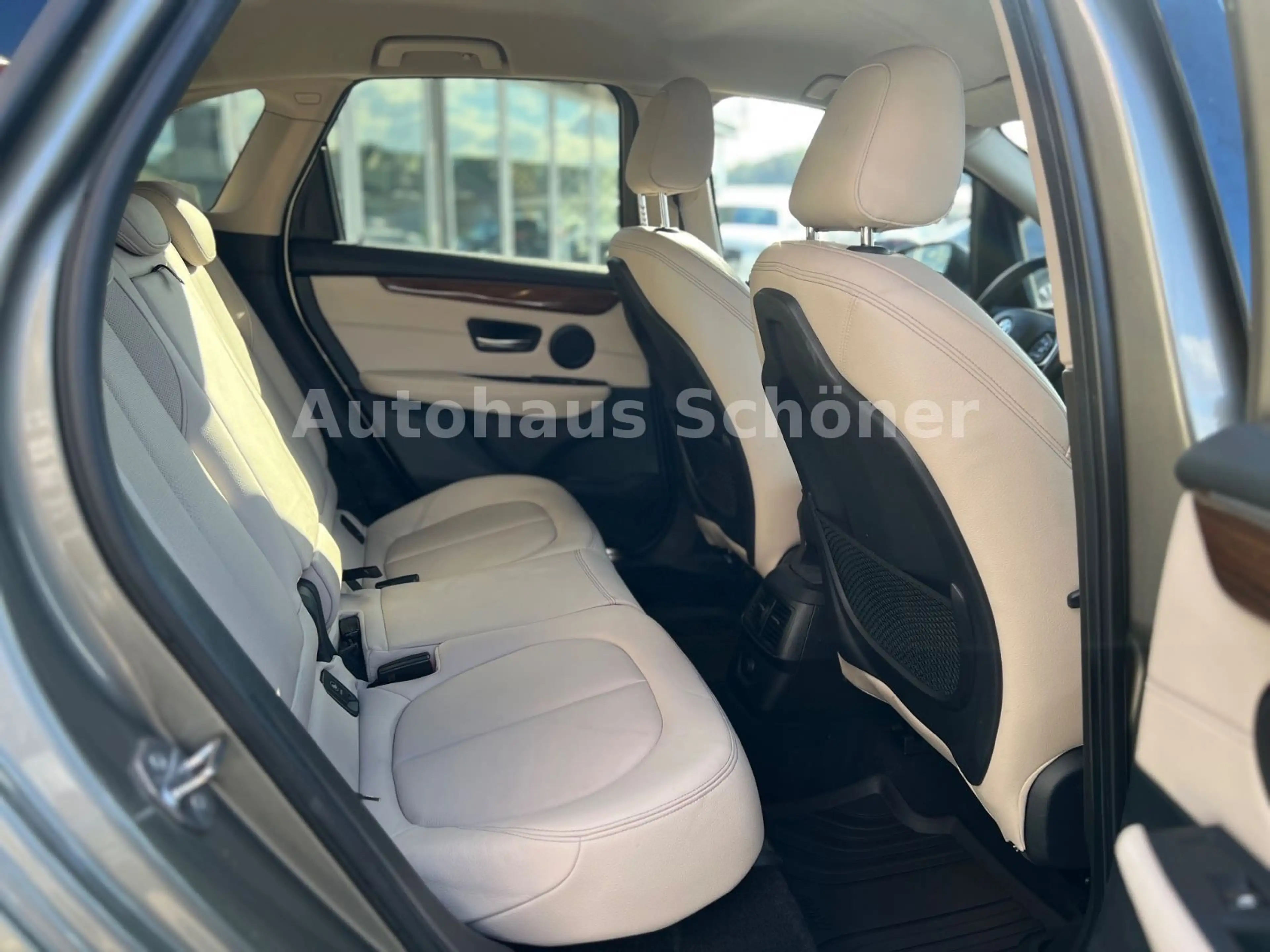 BMW 220 d Active Tourer Luxury Line**LEDER*LED*AHK** — photo 13