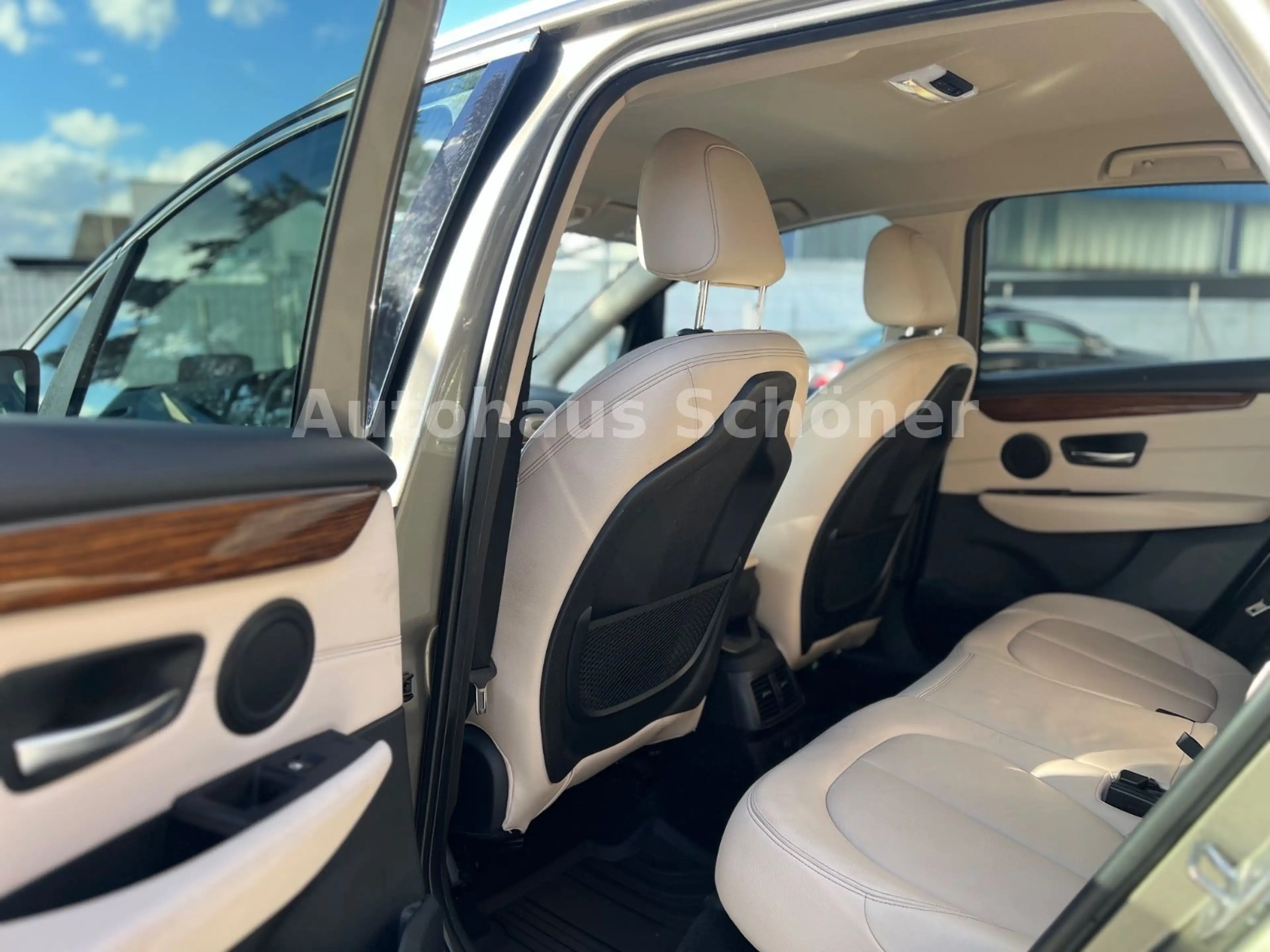BMW 220 d Active Tourer Luxury Line**LEDER*LED*AHK** — photo 12