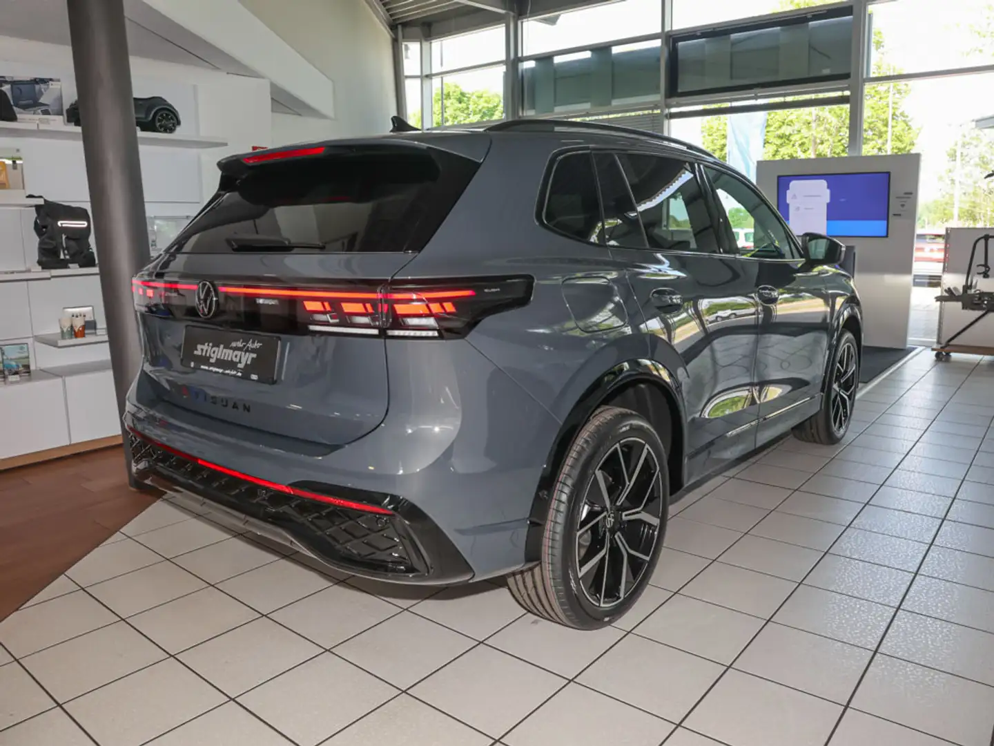 Volkswagen Tiguan R-Line 2,0 l TDI SCR 4MOTION Kam+LED+20´ Grau - 2