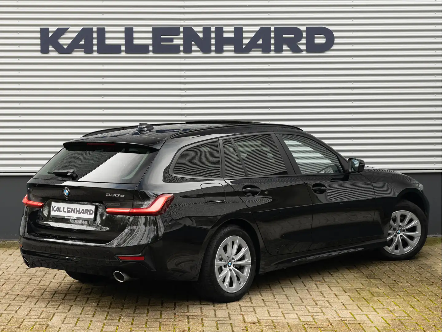BMW 330 3-serie Touring 330e xDrive - Panorama - ACC - Hif Black - 2