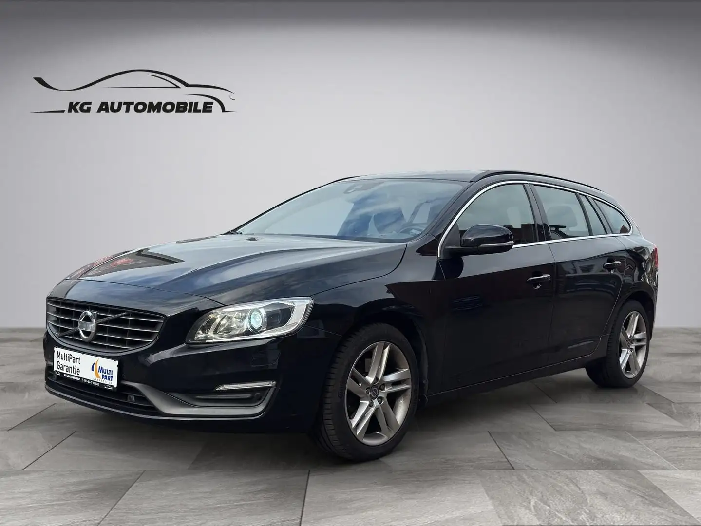 Volvo V60 Kombi Momentum D4 Automatik Schwarz - 1