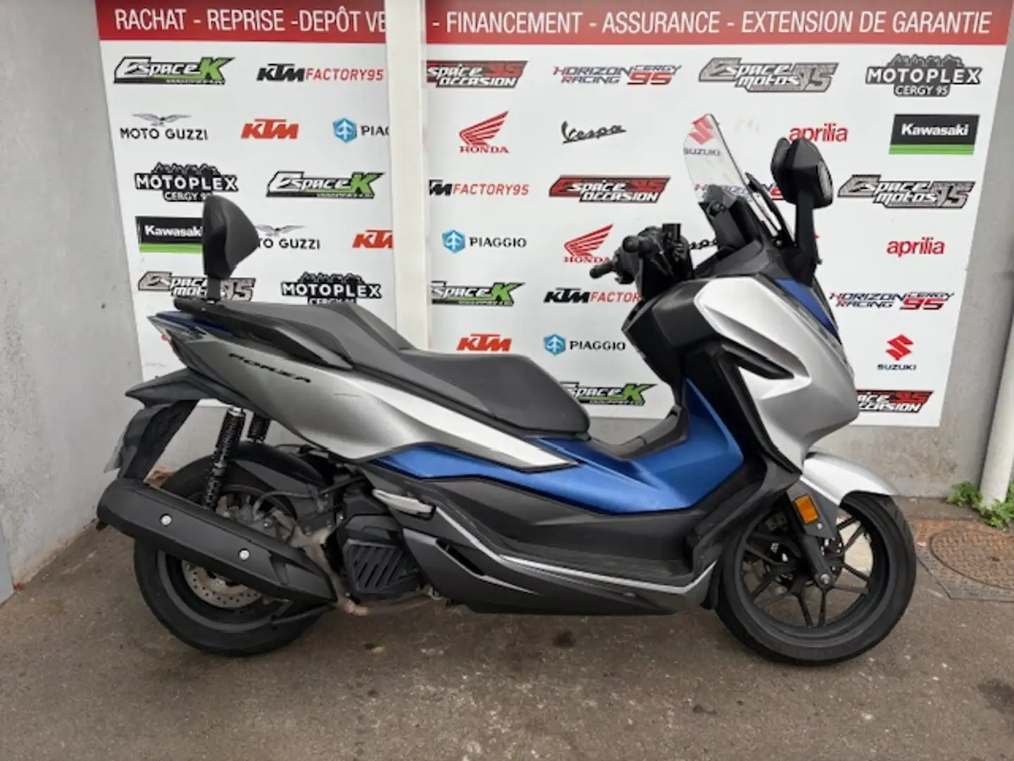 Honda Forza 125 Gris - 1