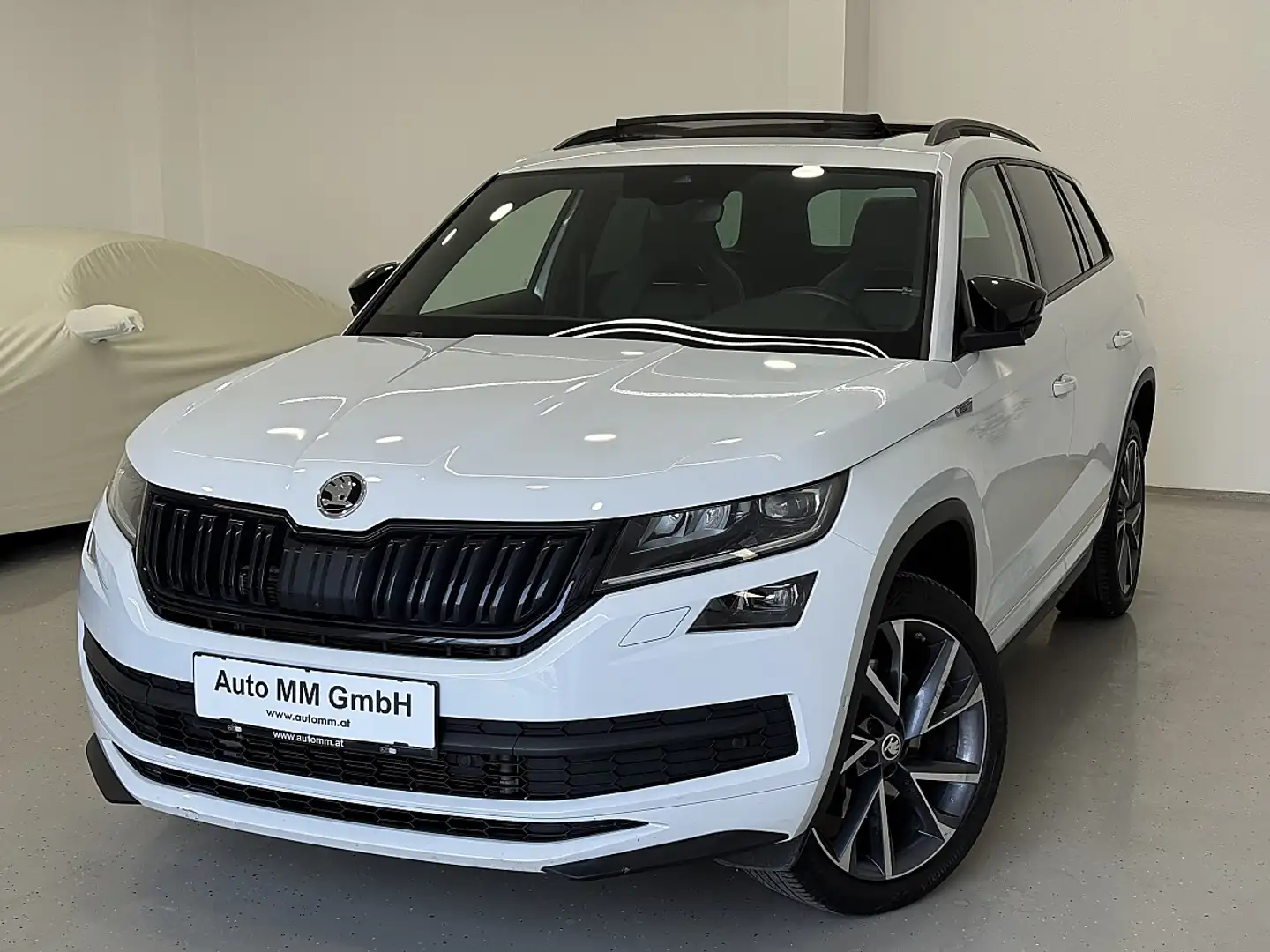 Skoda Kodiaq 2,0 TDI SCR 4x4 Sportline DSG Panoramadach AHK Weiß - 1