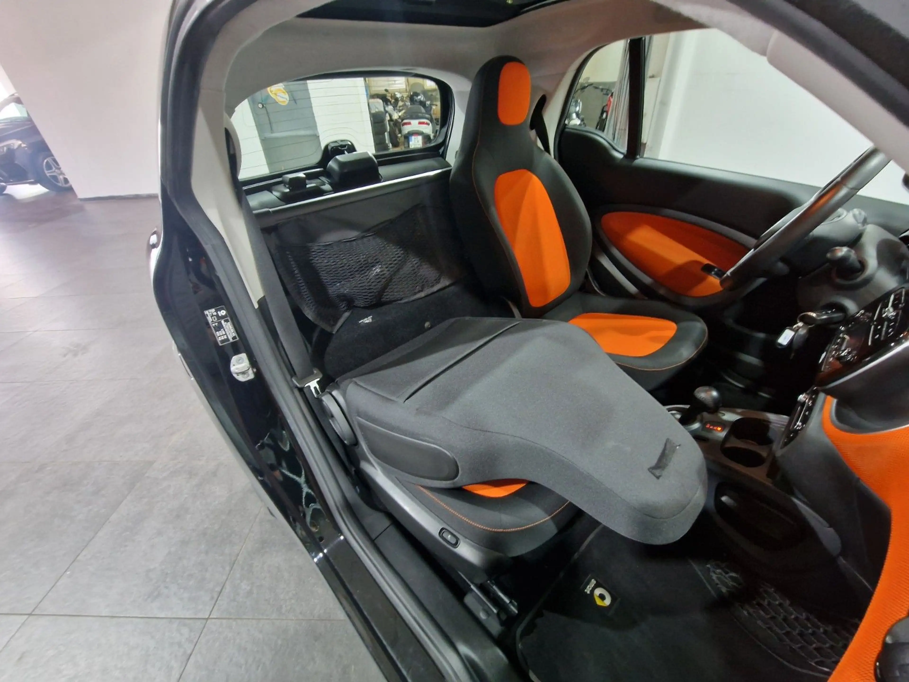 smart forTwo fortwo coupe Basis 52 kW — photo 15