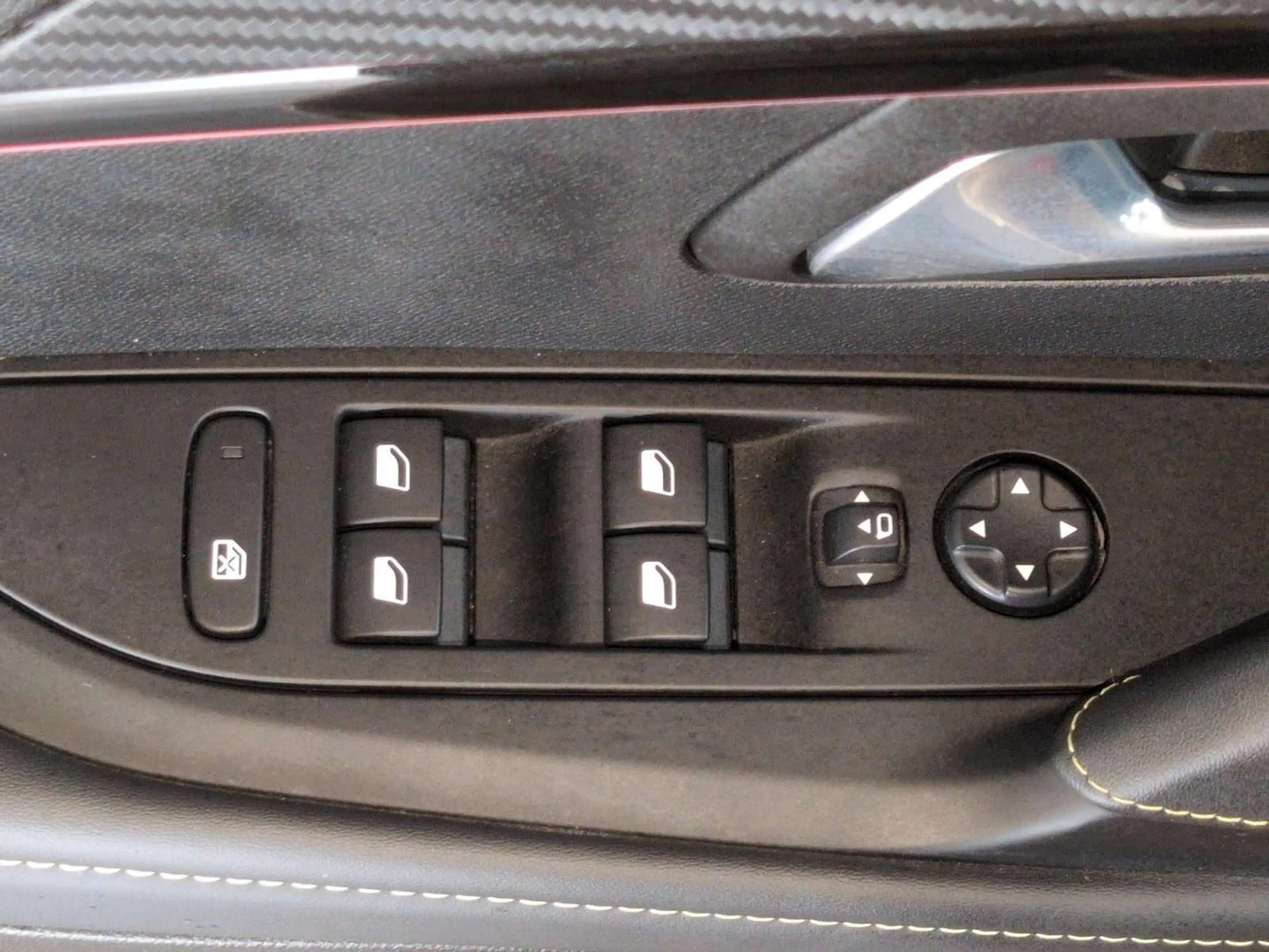 Peugeot 208 1.2 101cv Rouge 05/22 Airco CarPlay Bluetooth — photo 15