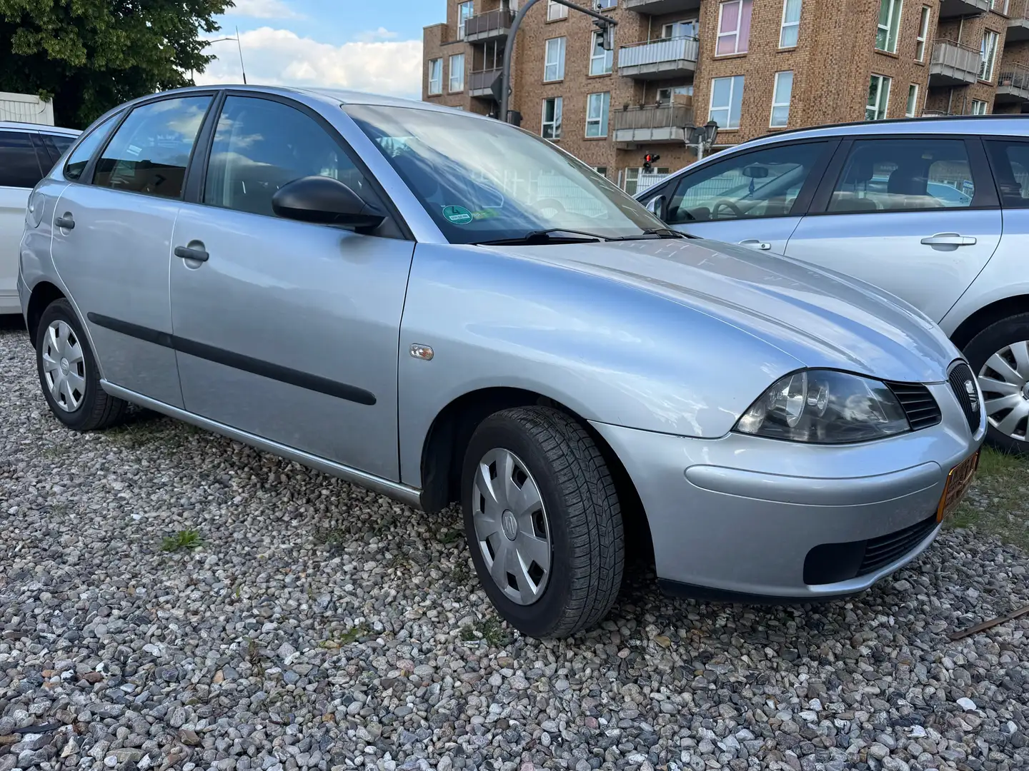 SEAT Ibiza 1.2 12V Prima TÜV 9.2026 Argent - 1