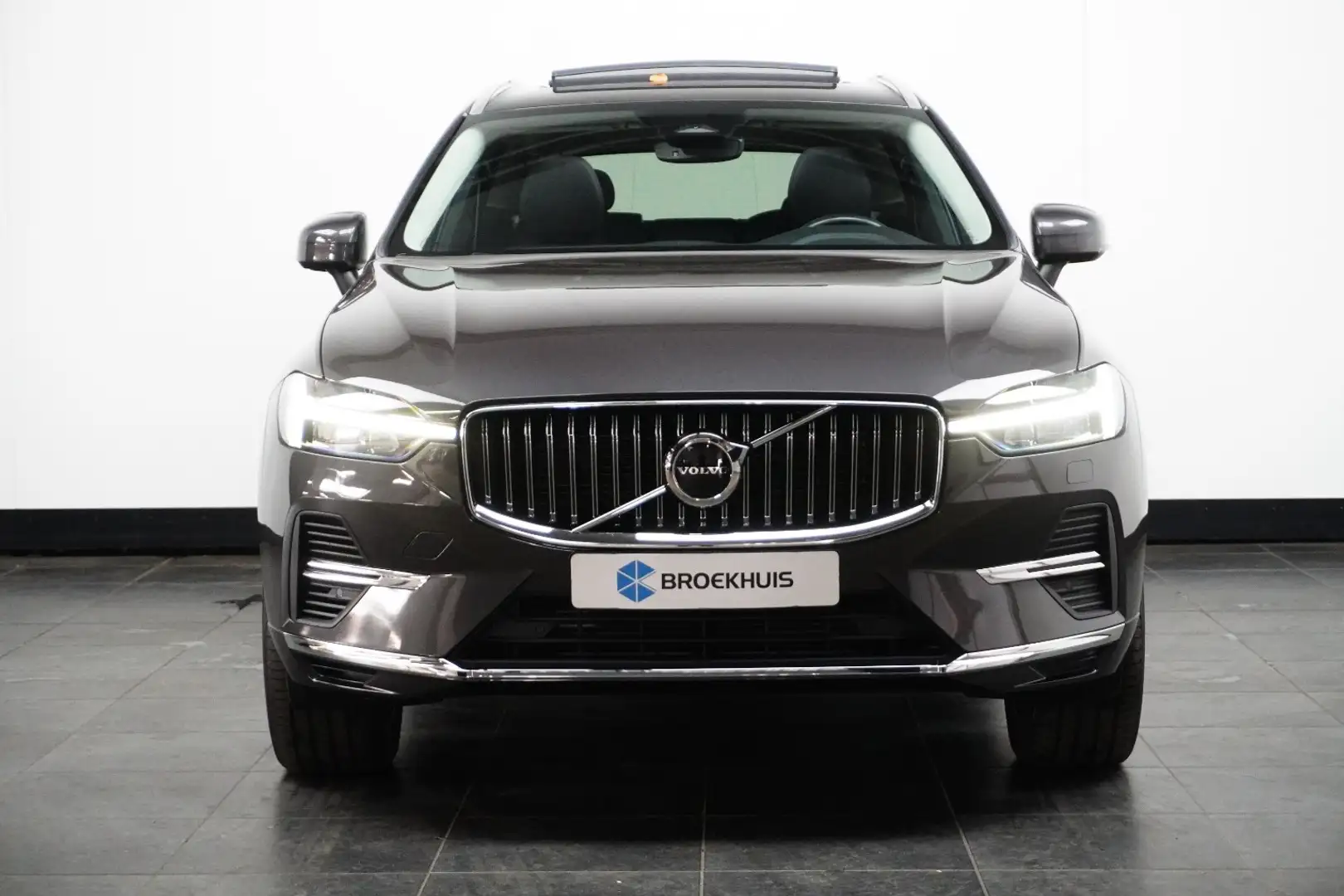 Volvo XC60 T6 Plug-in hybrid AWD Inscription | Trekhaak | Pan Grijs - 2