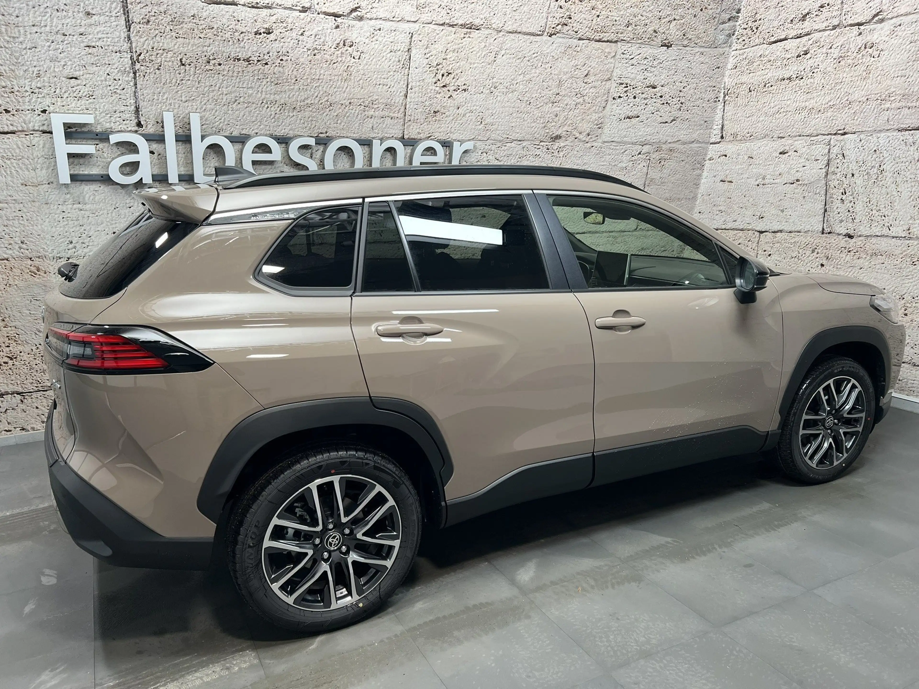 Toyota Corolla Cross 2,0 Hybrid Active Drive 180PS — photo 5