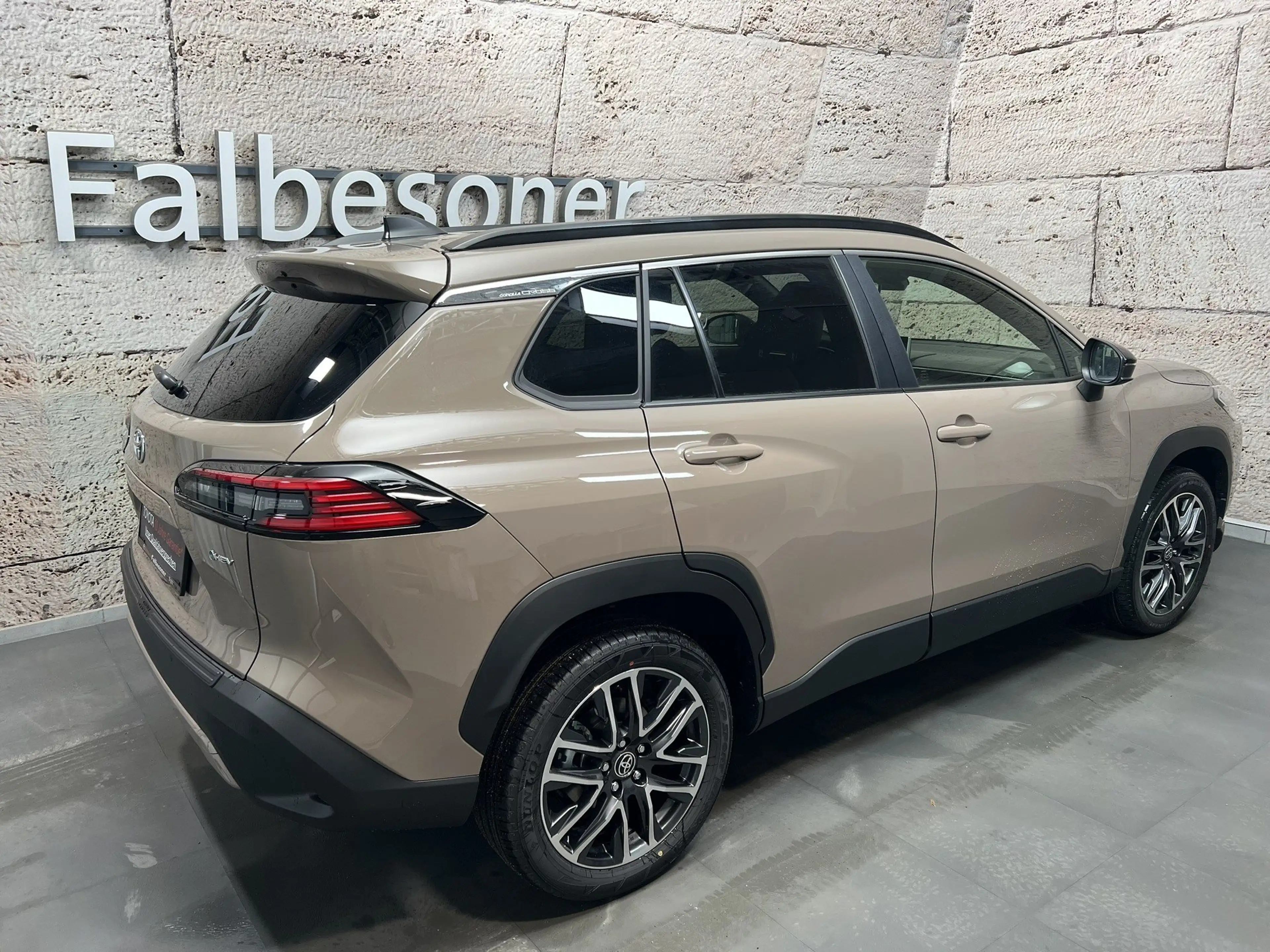 Toyota Corolla Cross 2,0 Hybrid Active Drive 180PS — photo 4