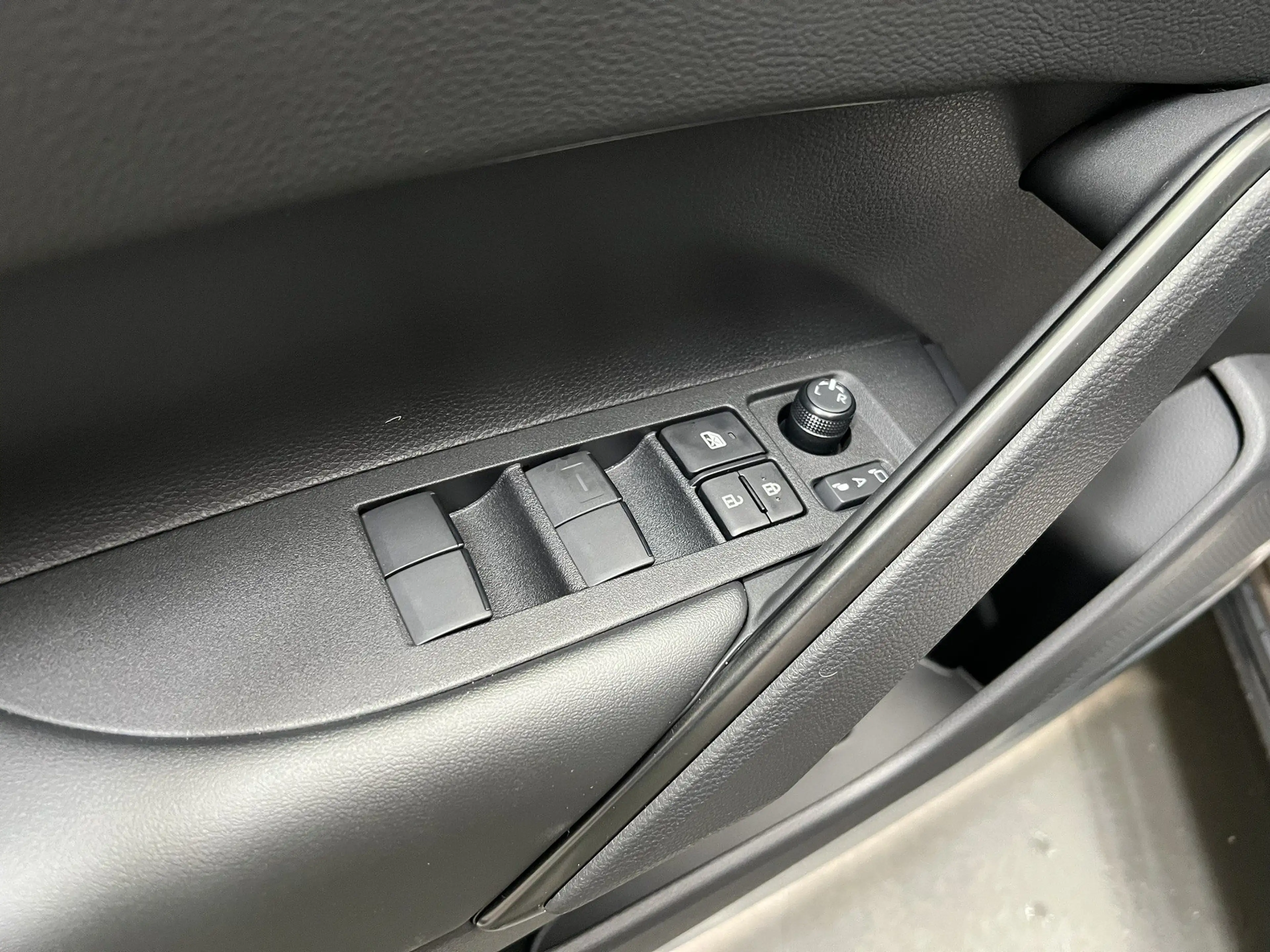 Toyota Corolla Cross 2,0 Hybrid Active Drive 180PS — photo 7
