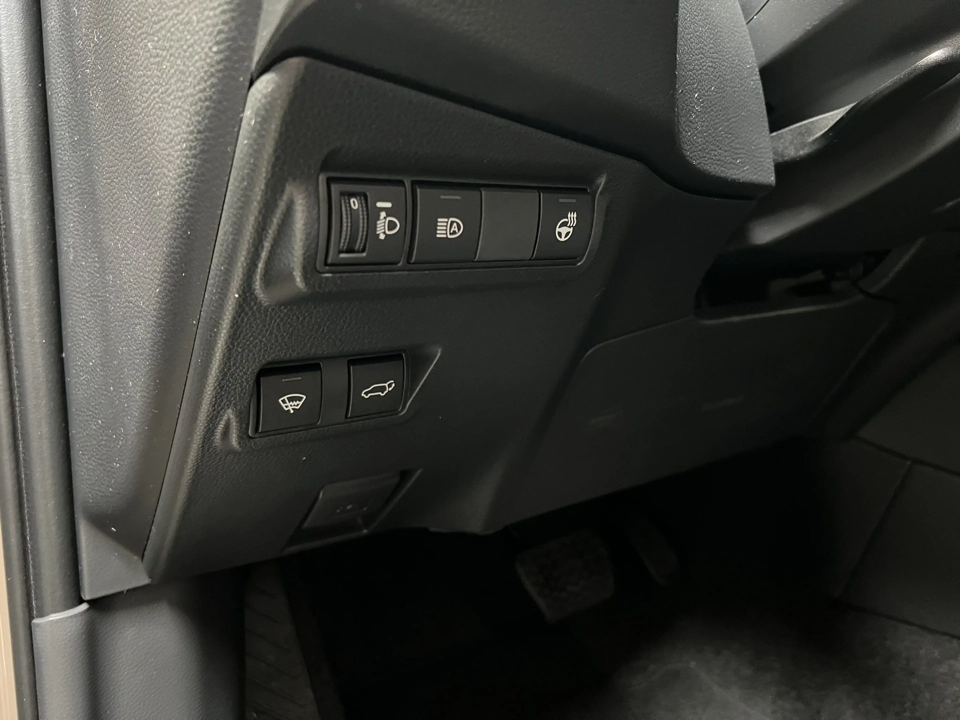 Toyota Corolla Cross 2,0 Hybrid Active Drive 180PS — photo 8