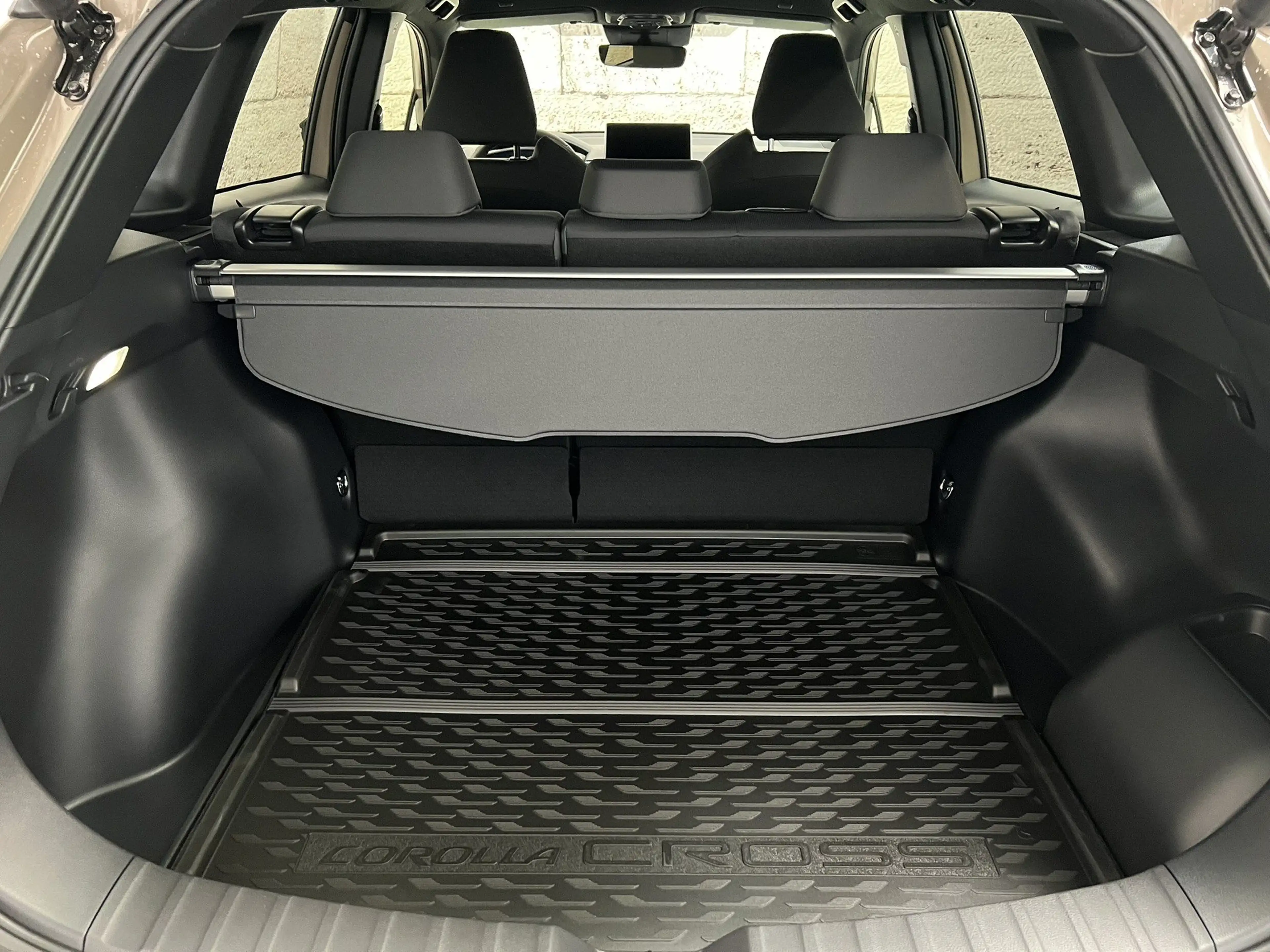 Toyota Corolla Cross 2,0 Hybrid Active Drive 180PS — photo 14