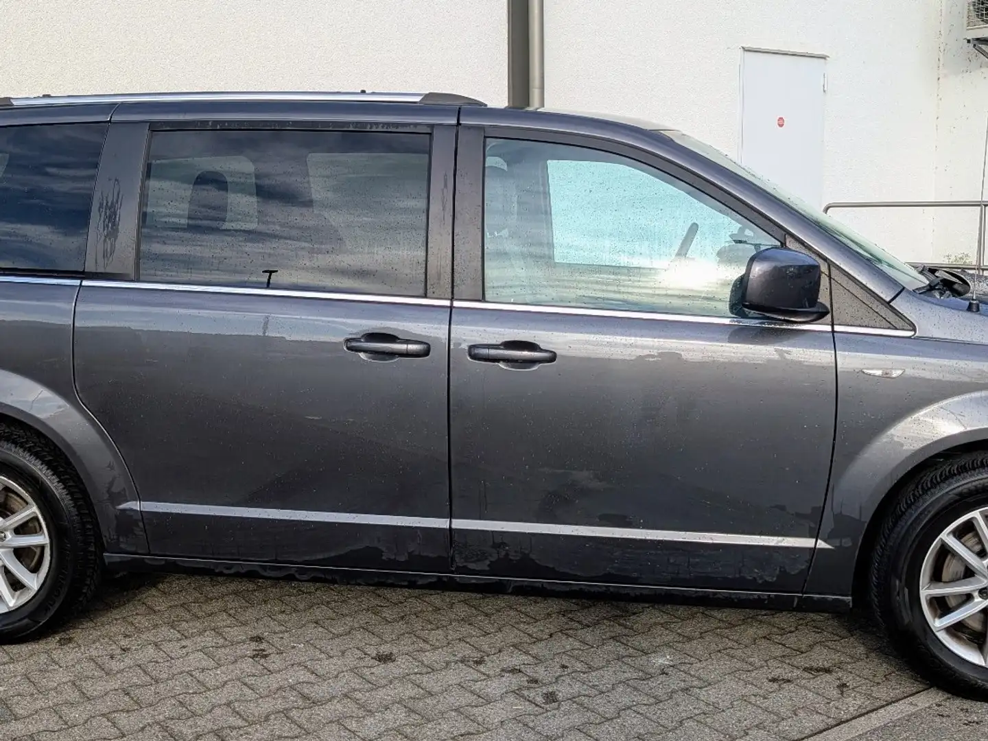 Dodge Grand Caravan Gris - 1