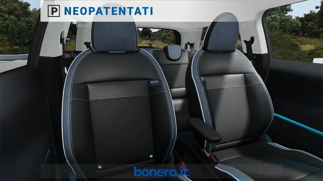 Mini Hatch view 4