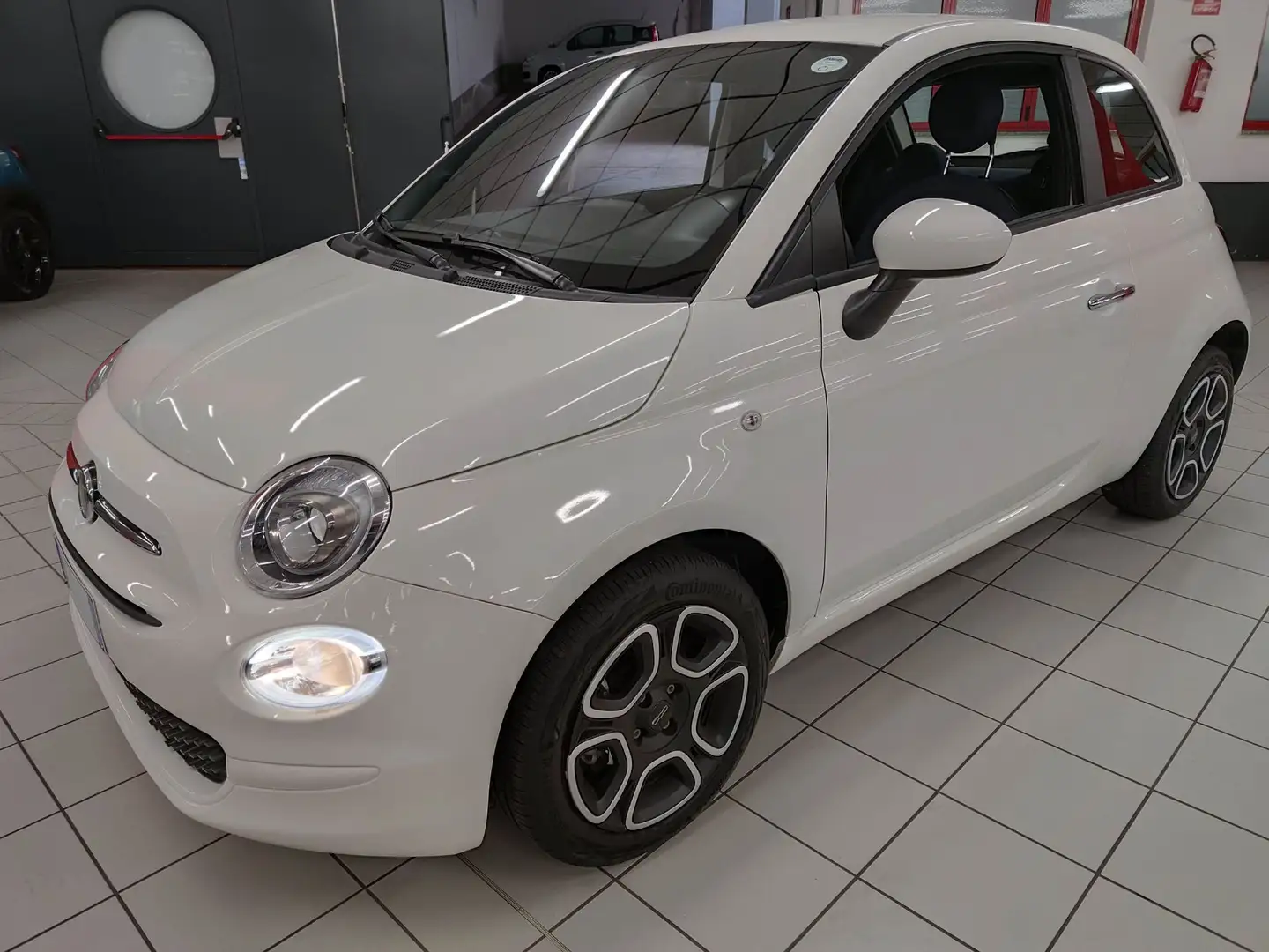 Fiat 500 1.0 70cv Hybrid Club + Car Play "SUPER PROMO" Білий - 1