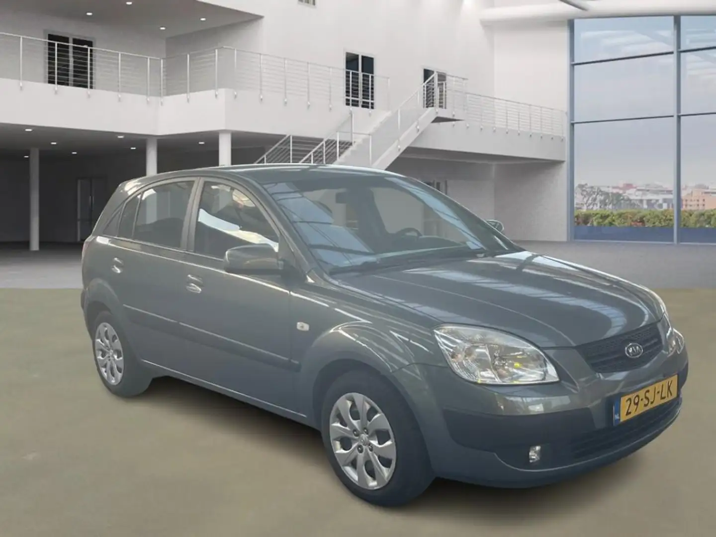 Kia Rio 1.4 L Gri - 2