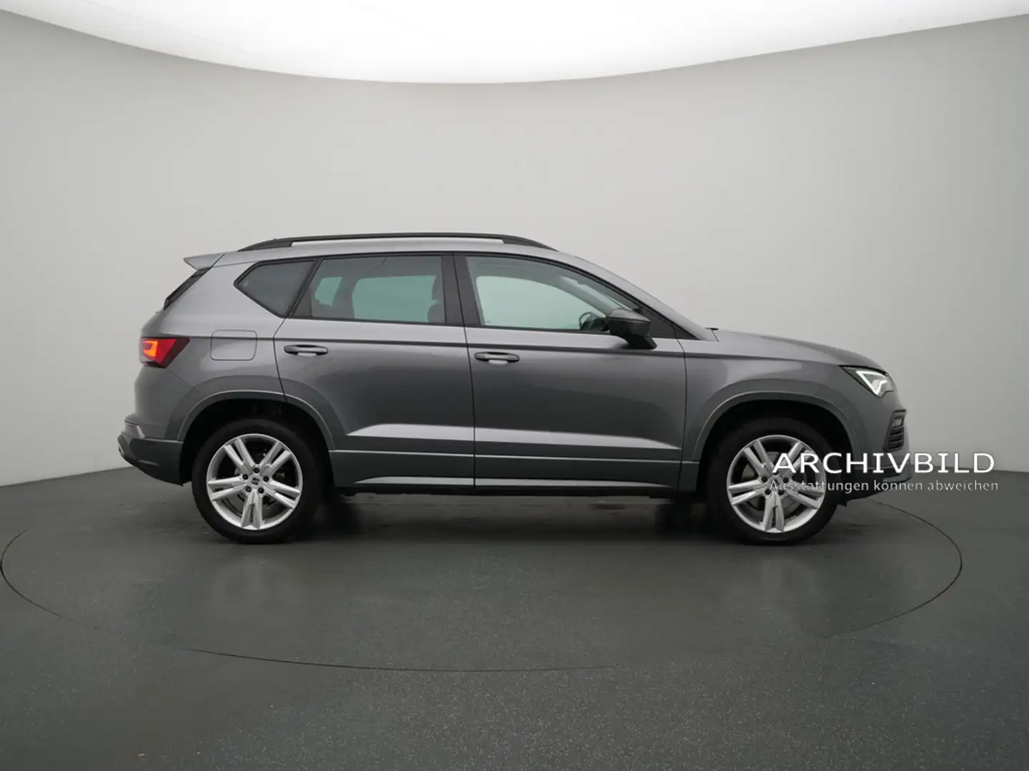 SEAT Ateca Xperience DSG AHK NAVI VIRT LEDER KAM S Grau - 2