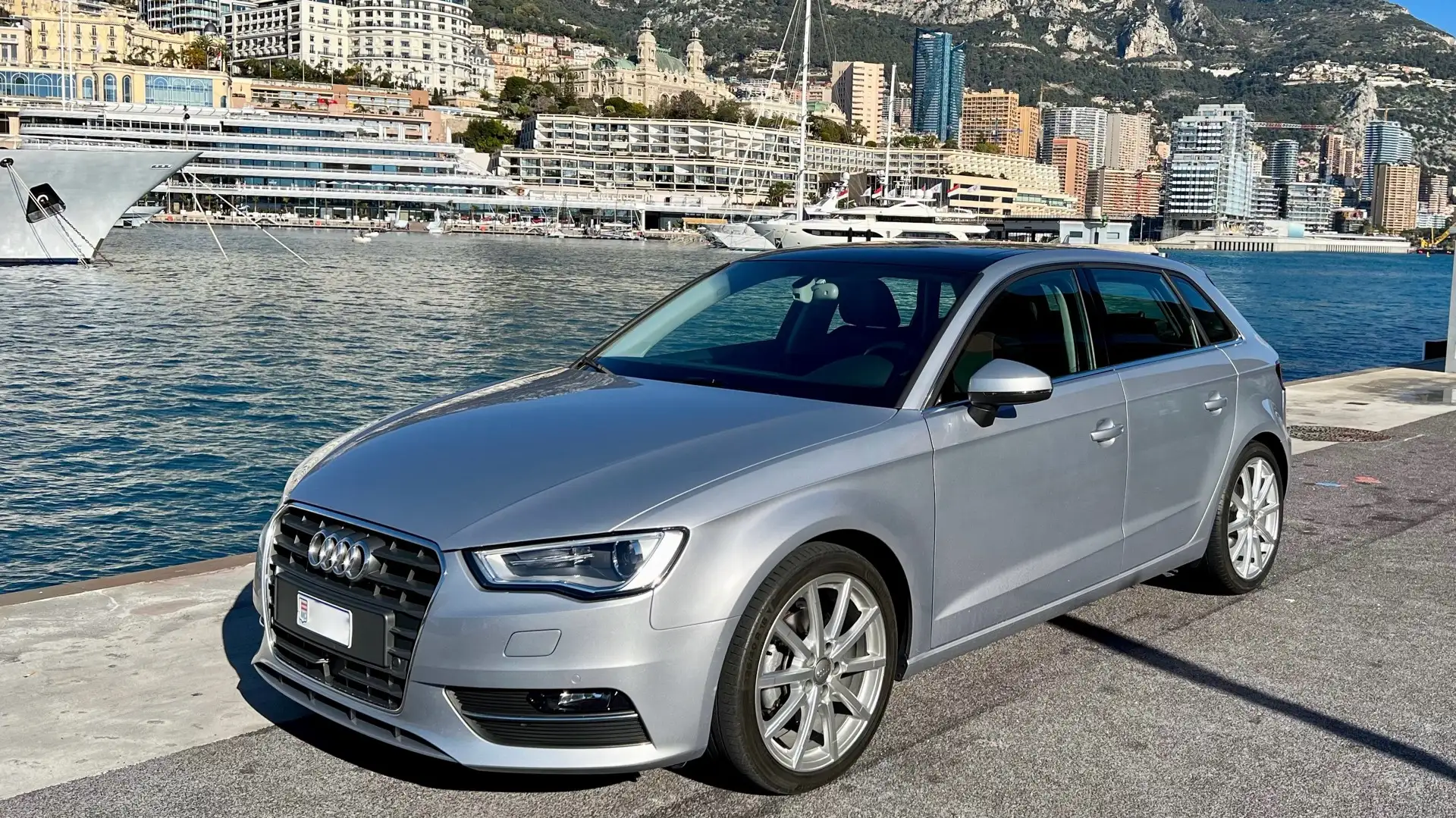 Audi A3 2.0 TDI Sportback S tronic Attraction Gris - 1