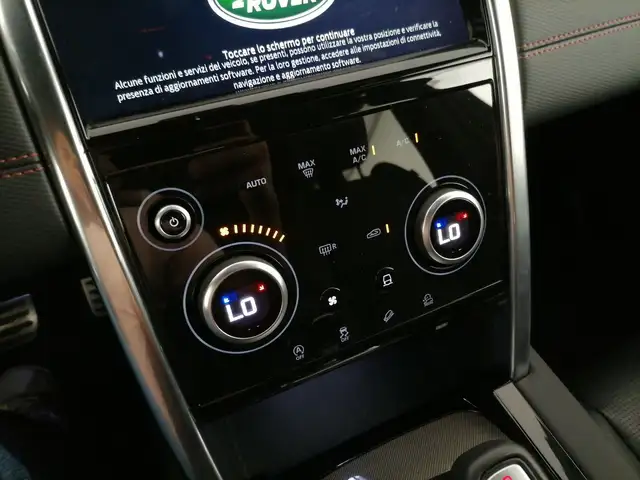 Land Rover Discovery Sport view 16