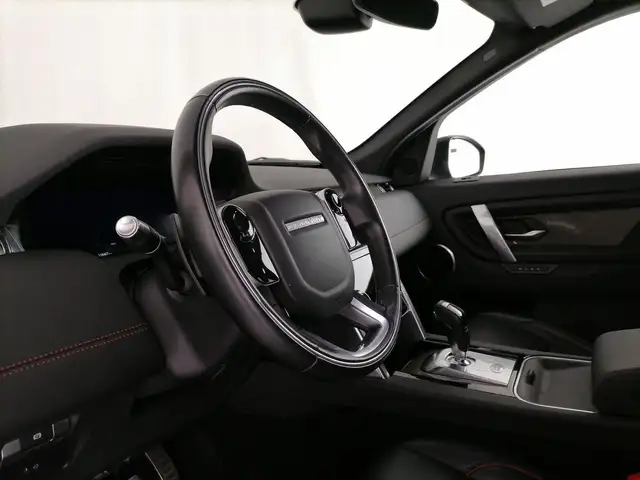 Land Rover Discovery Sport view 13