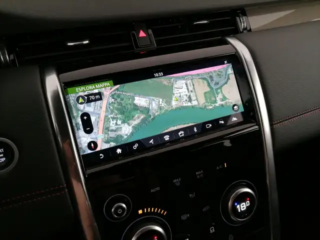 Land Rover Discovery Sport view 17