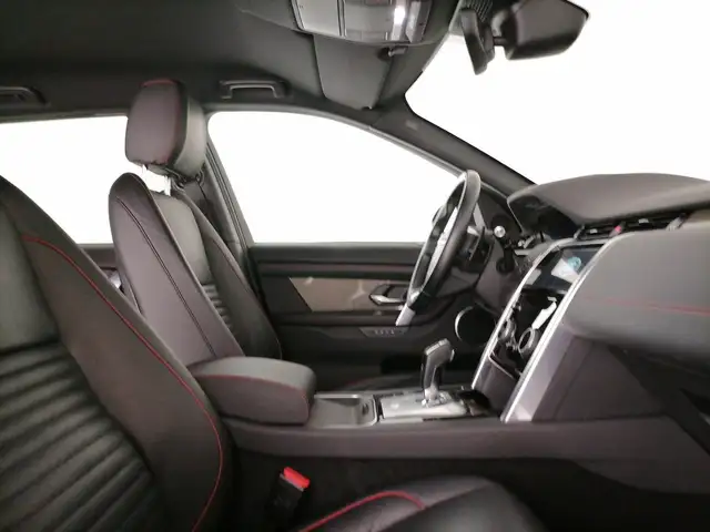 Land Rover Discovery Sport view 3