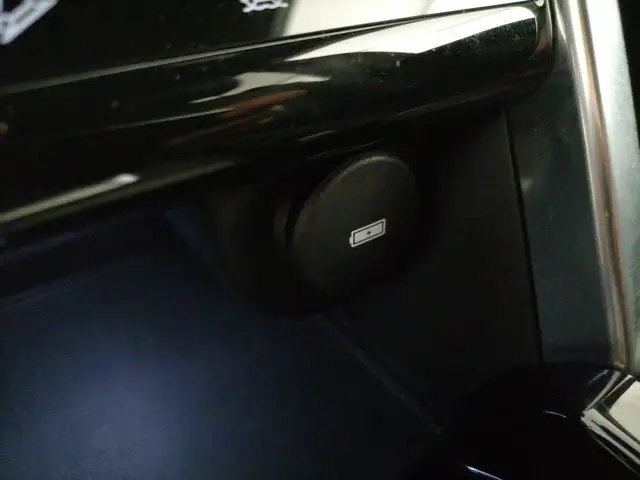 Land Rover Discovery Sport view 23