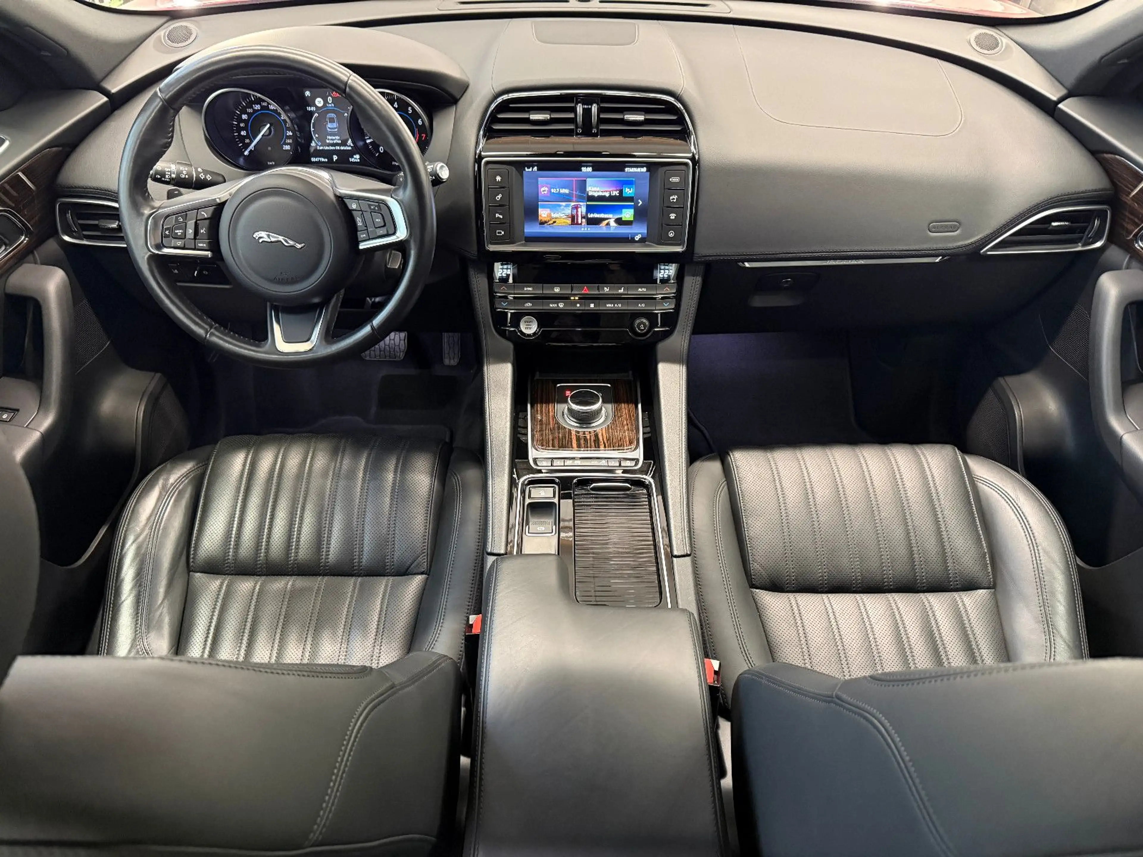 Jaguar F-Pace F-PACE 5 J. Garantie NAVI LHZ 4XSHZ KAM BI-XENON — photo 8
