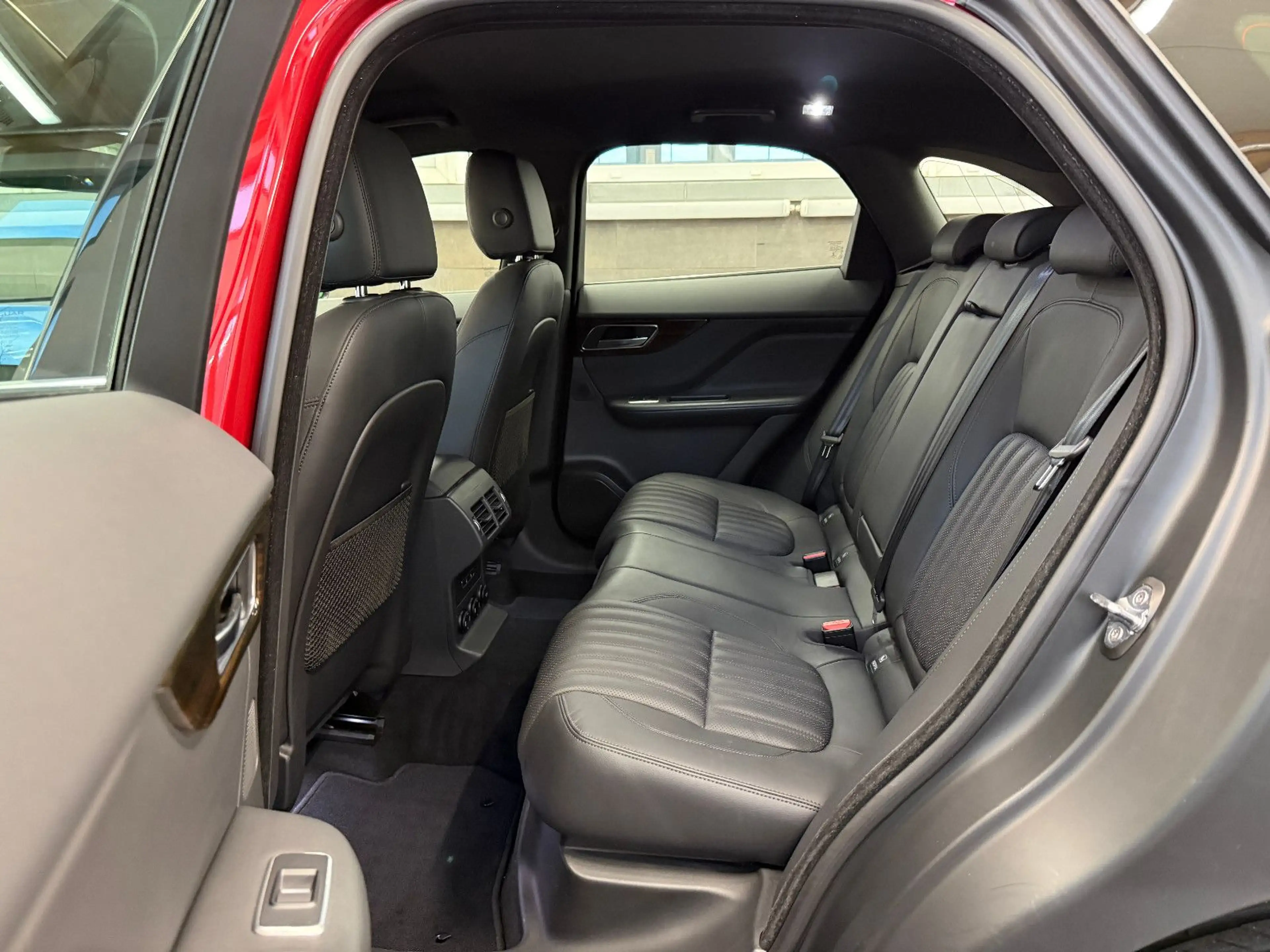 Jaguar F-Pace F-PACE 5 J. Garantie NAVI LHZ 4XSHZ KAM BI-XENON — photo 12