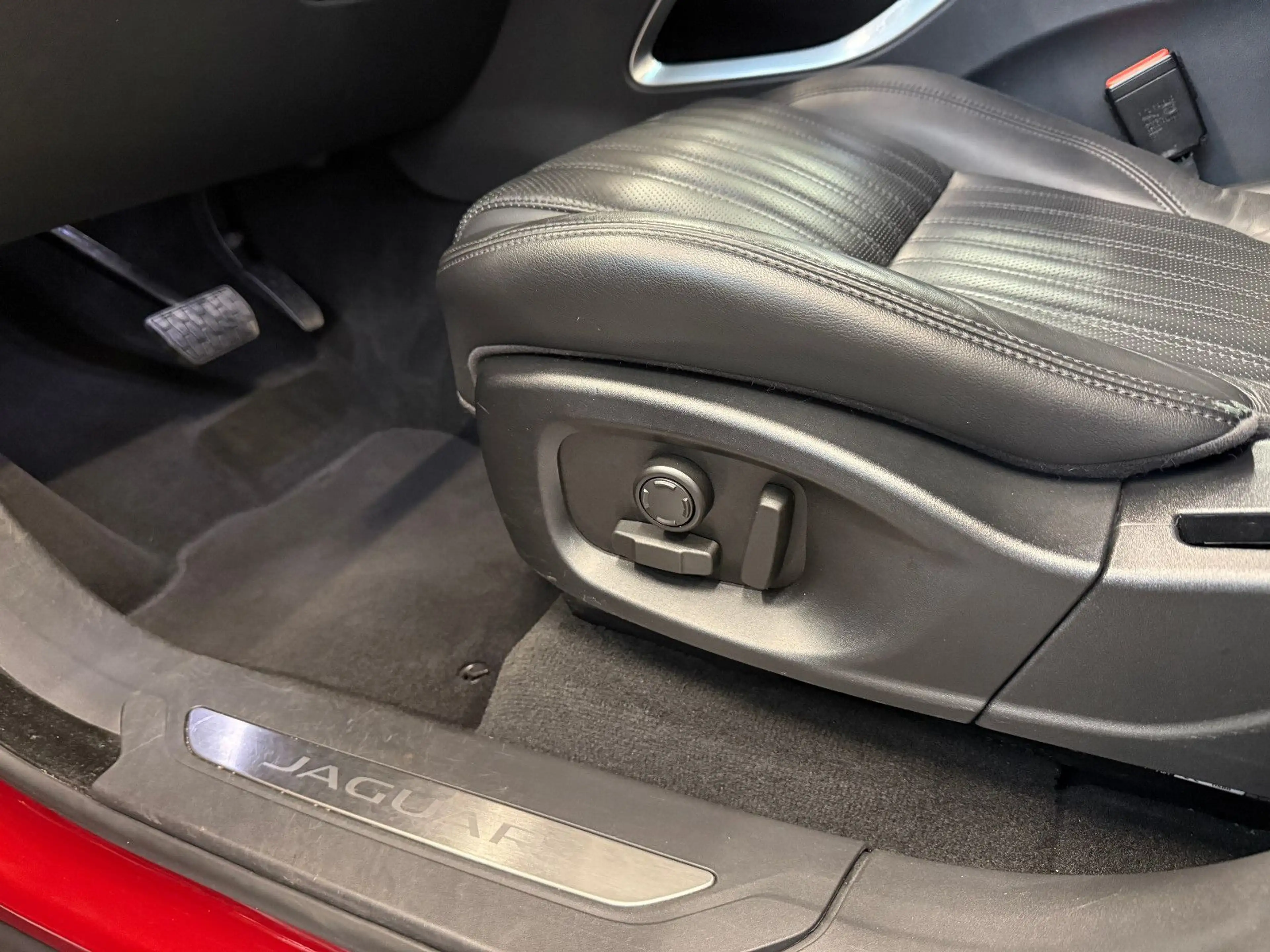 Jaguar F-Pace F-PACE 5 J. Garantie NAVI LHZ 4XSHZ KAM BI-XENON — photo 10