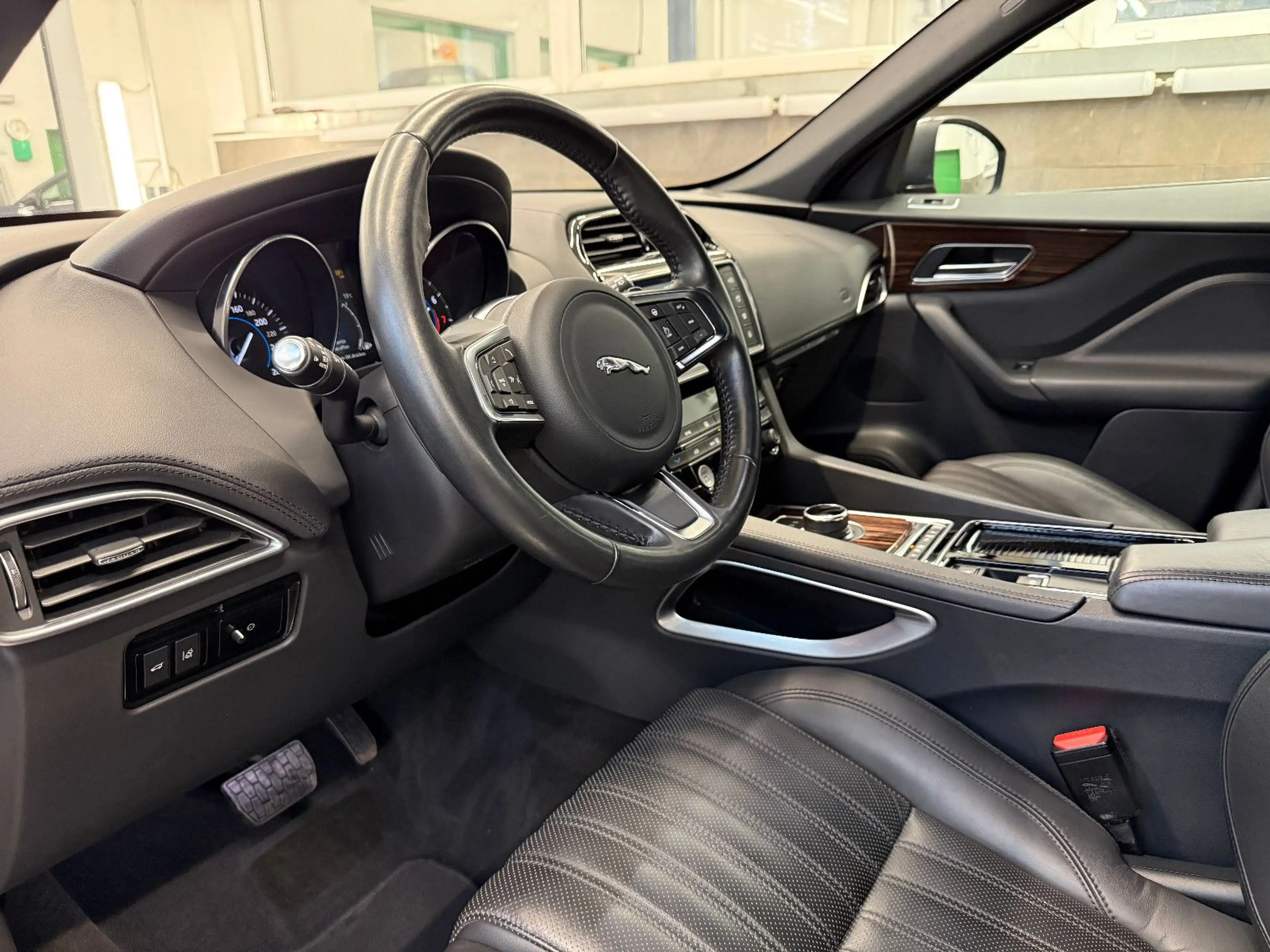 Jaguar F-Pace F-PACE 5 J. Garantie NAVI LHZ 4XSHZ KAM BI-XENON — photo 4